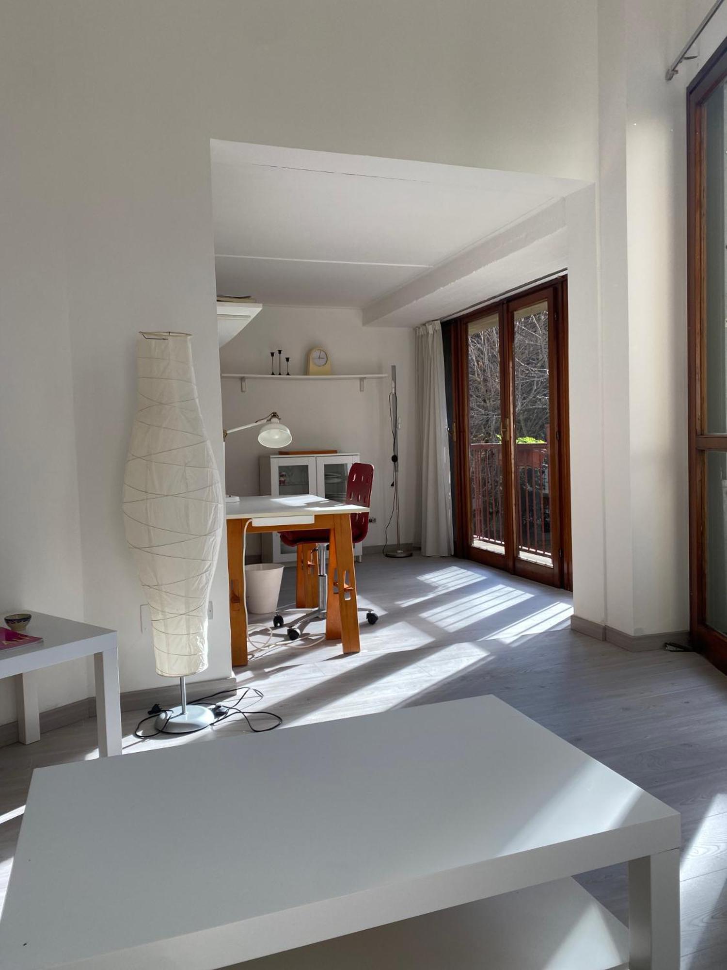 Cozy With Access To Garden Apartment *