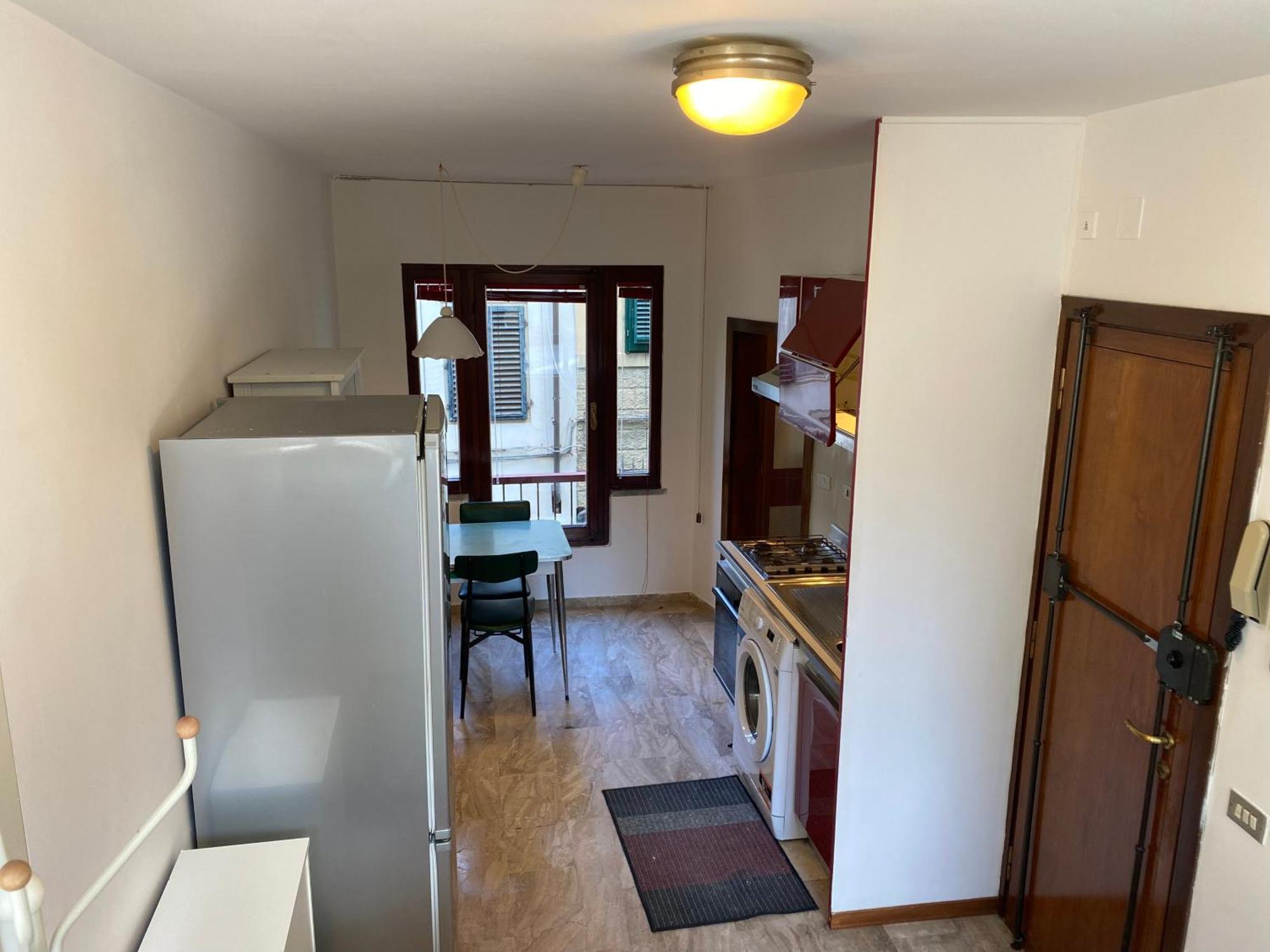 Cozy With Access To Garden Apartment *