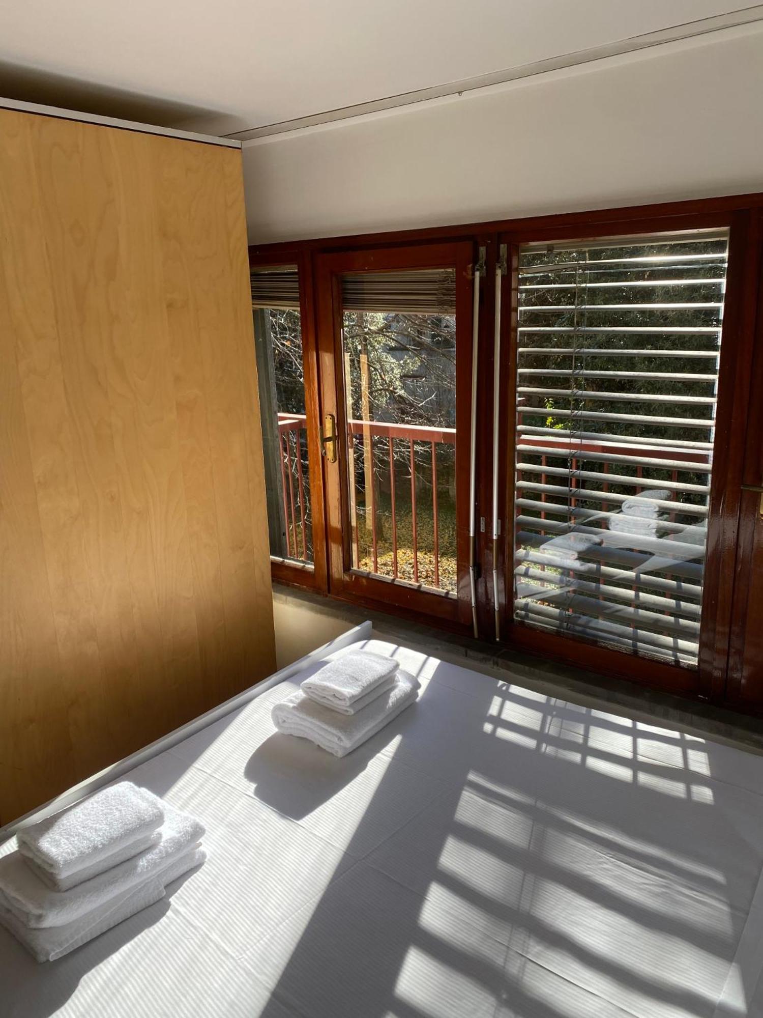 Cozy With Access To Garden Apartment