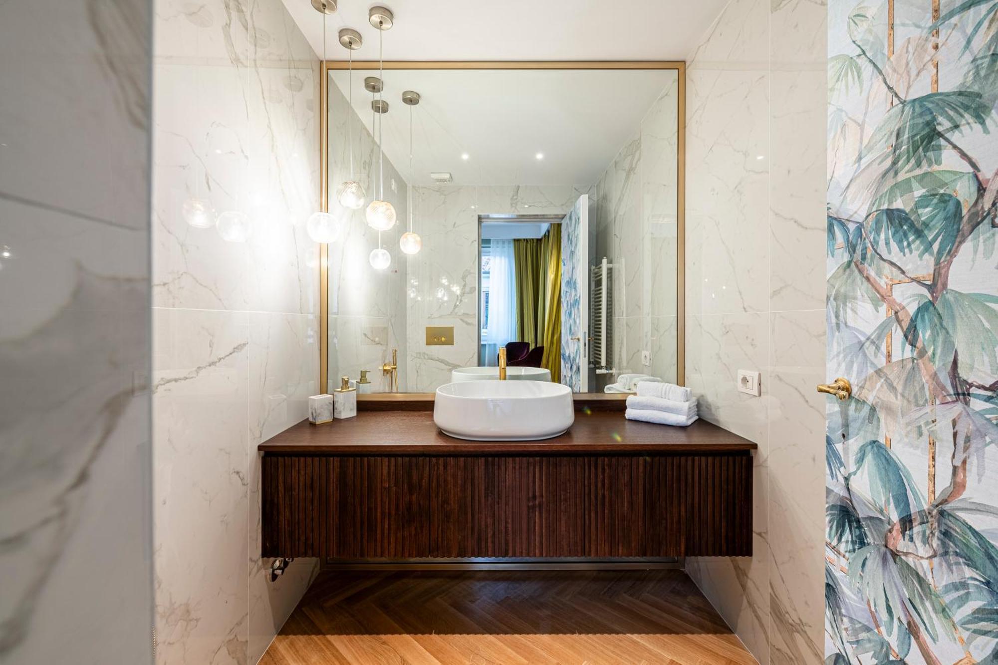 Glimpse Hotel