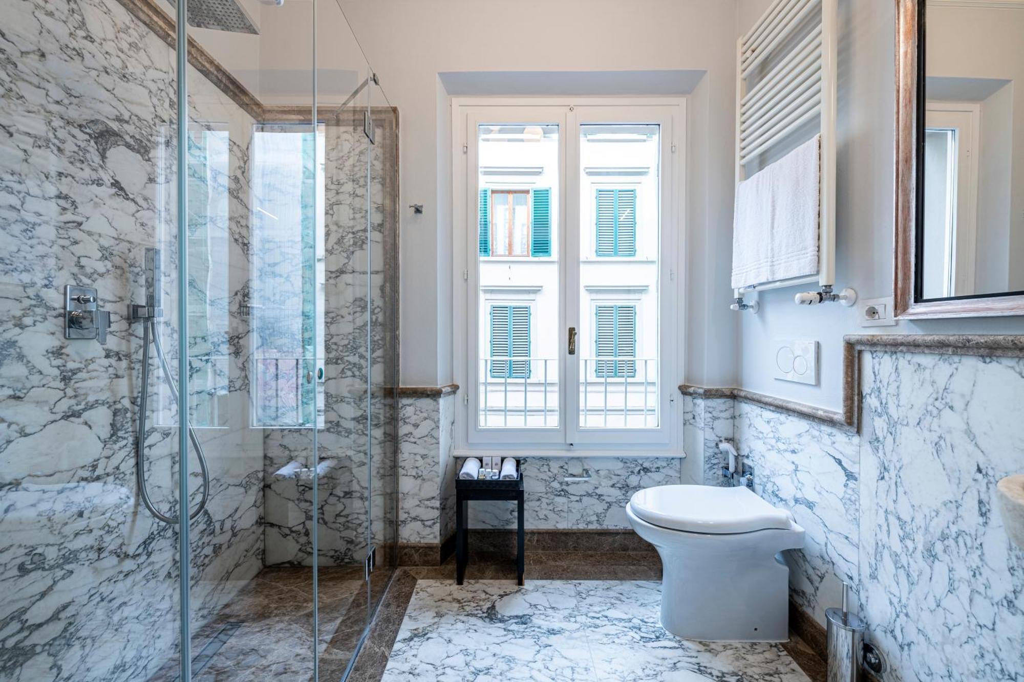 Glimpse Hotel 4*