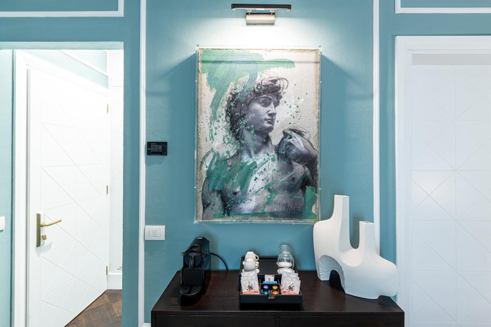 Glimpse Hotel 4*