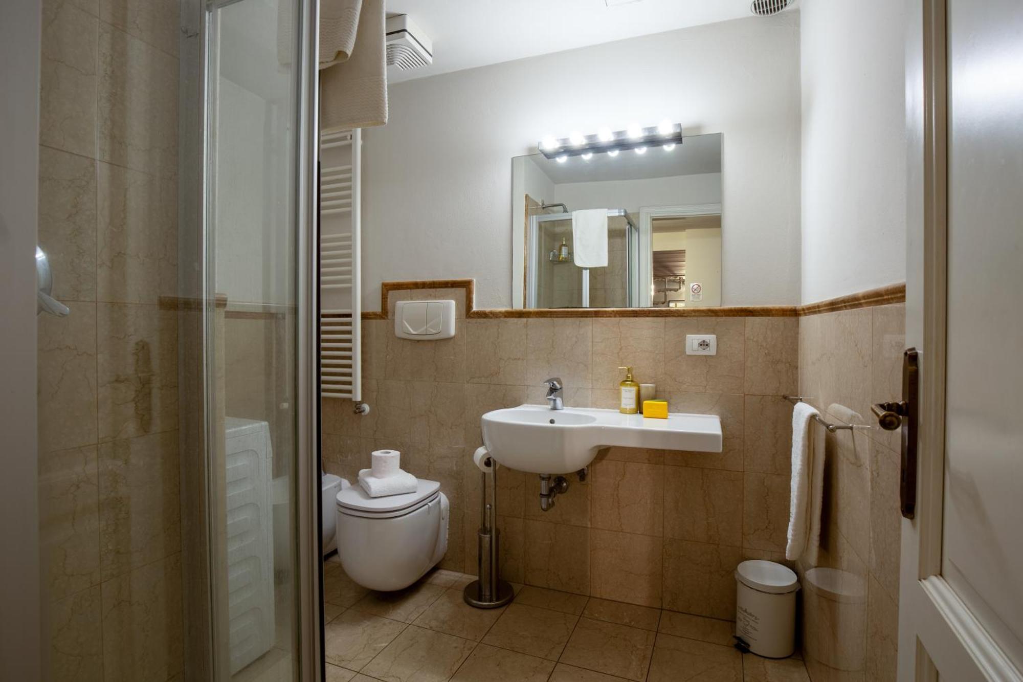 Apartment Rondinelli Charme Bijoux - Elegance In The Heart Of *