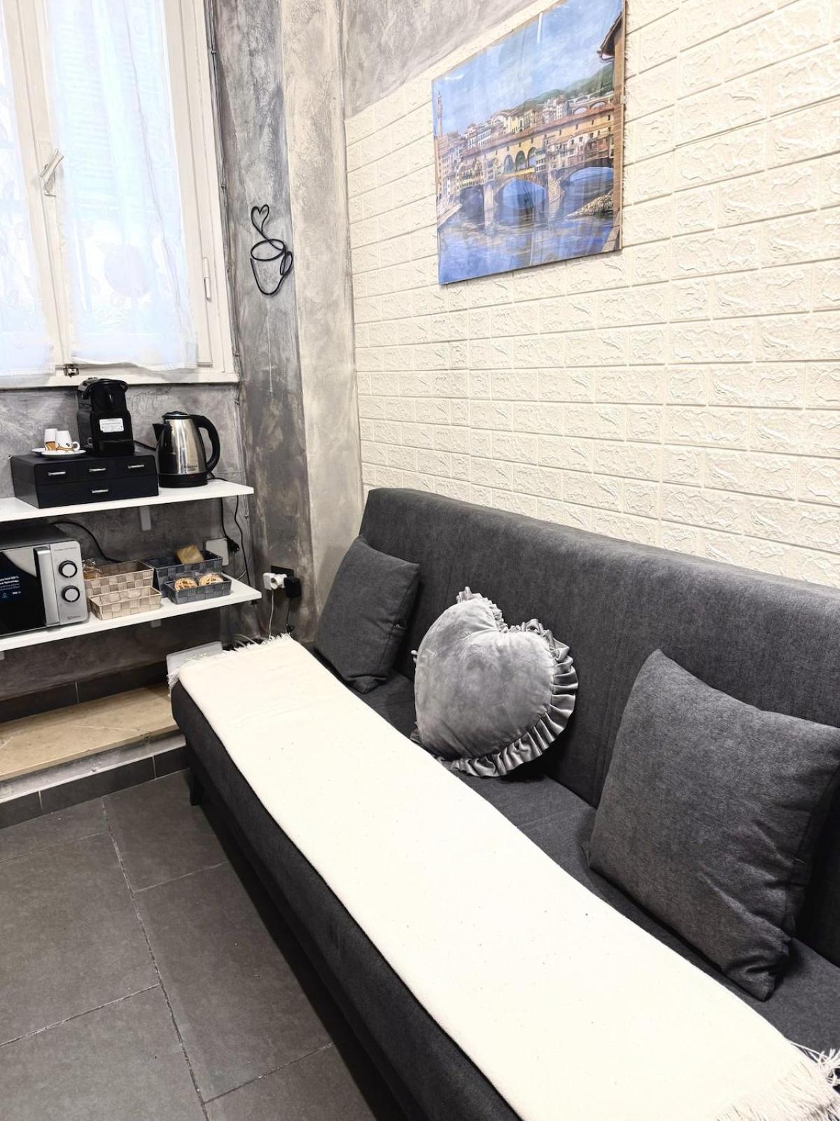 Nest In 27 Apartment