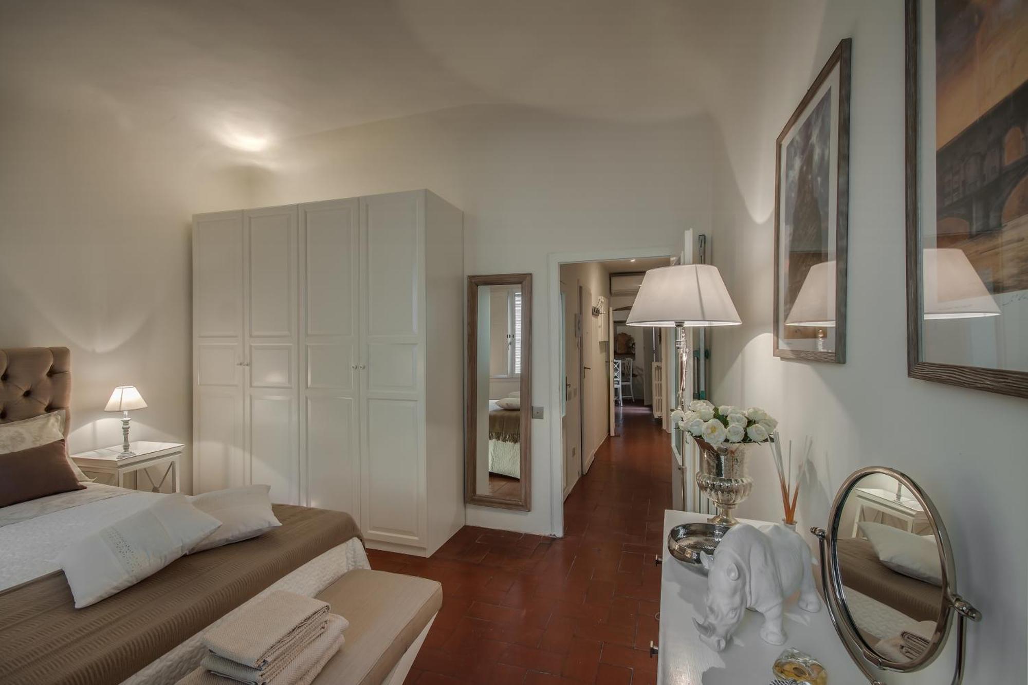 Florence- Gemma 2bd Tornabuoni Area