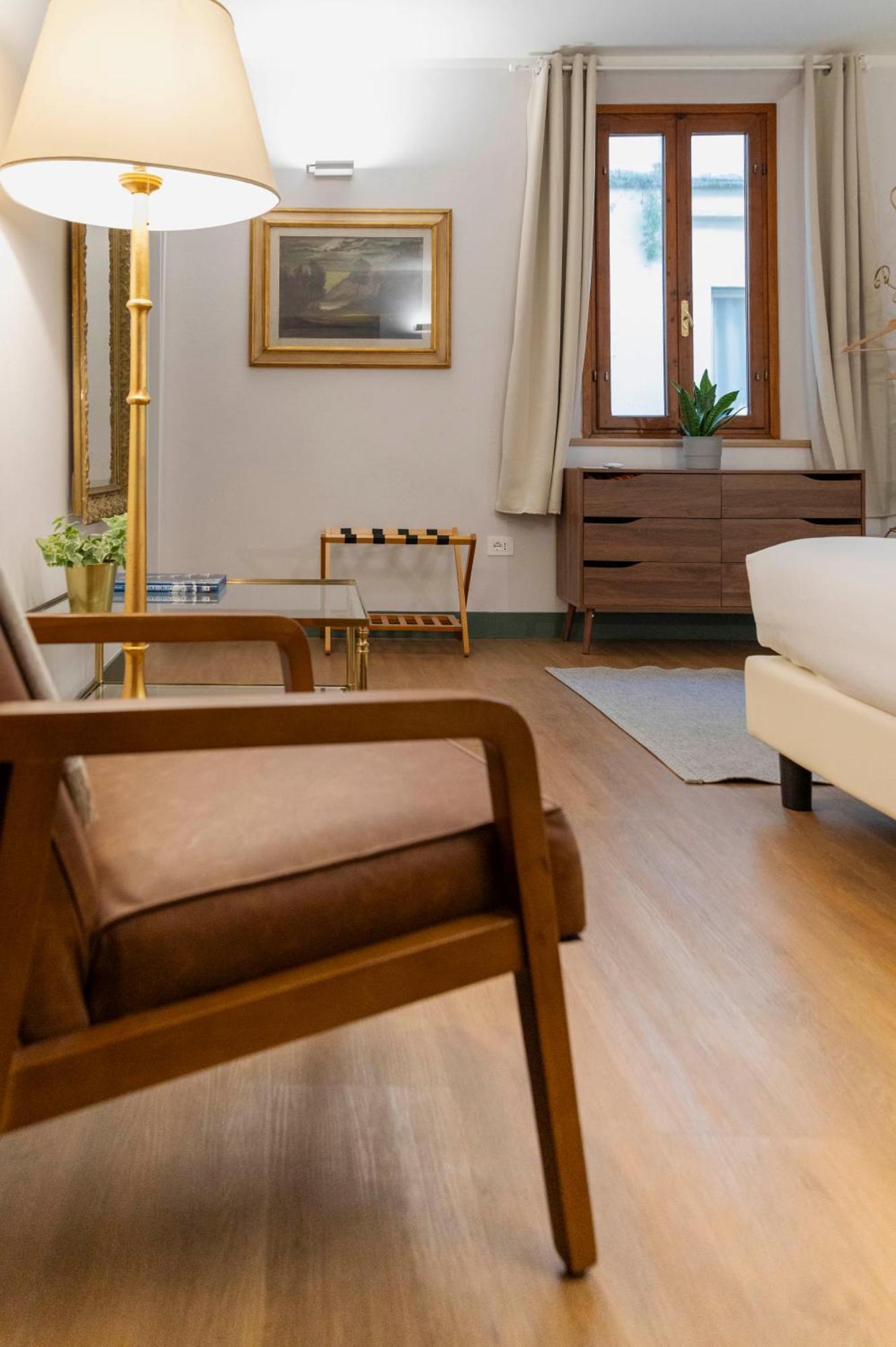 Zanobi 45 * Florence