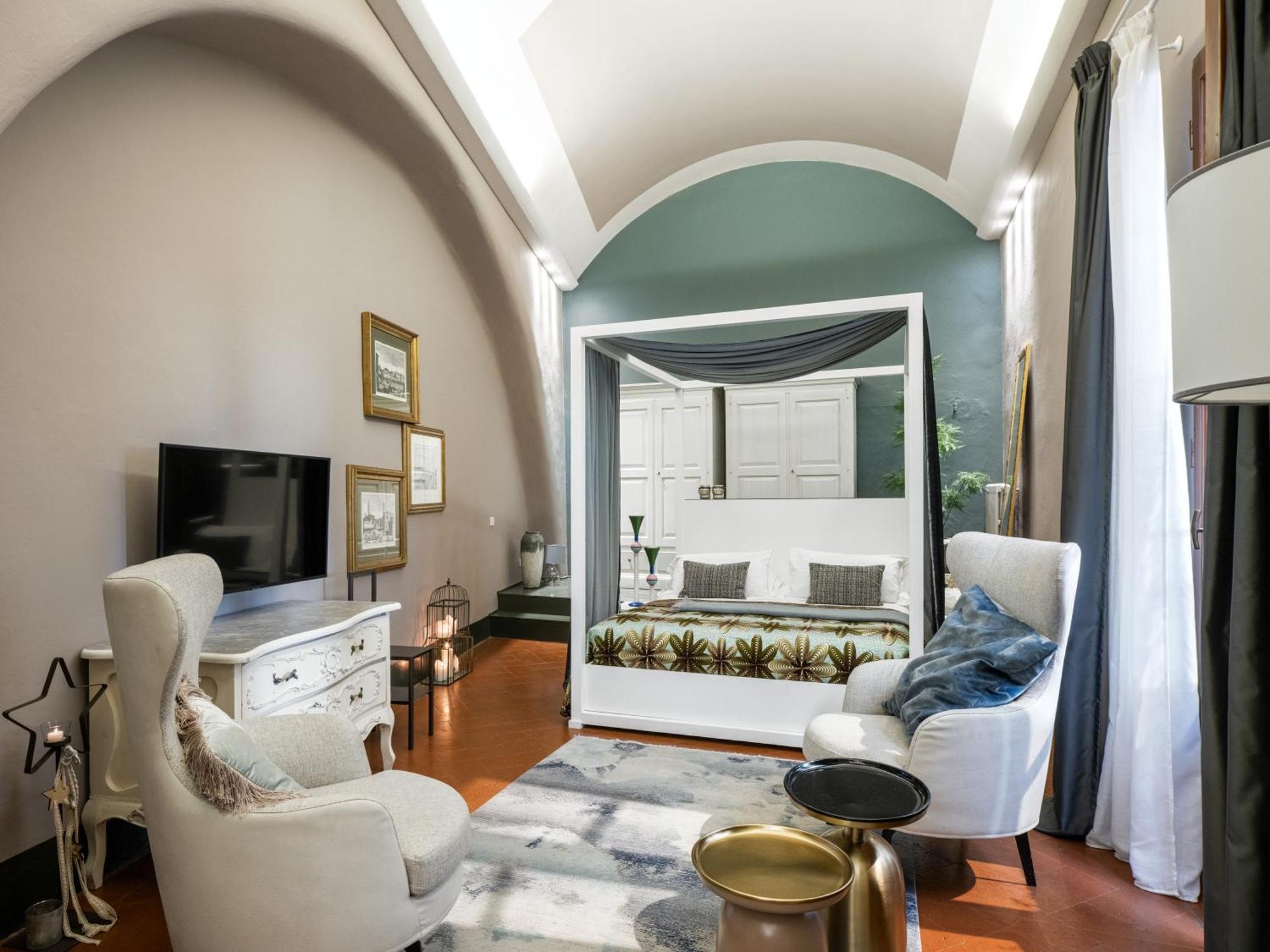 Canto Degli Scali Florence