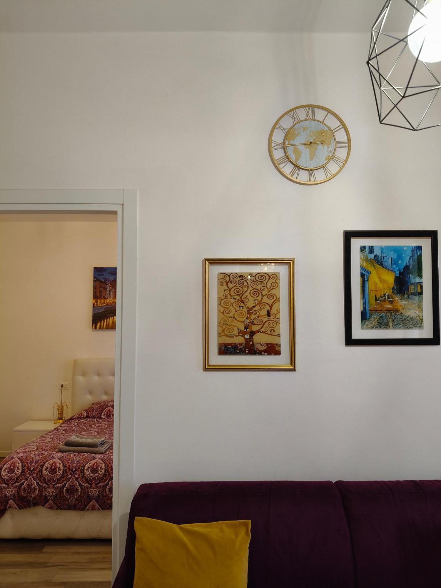 Eyes Apartment