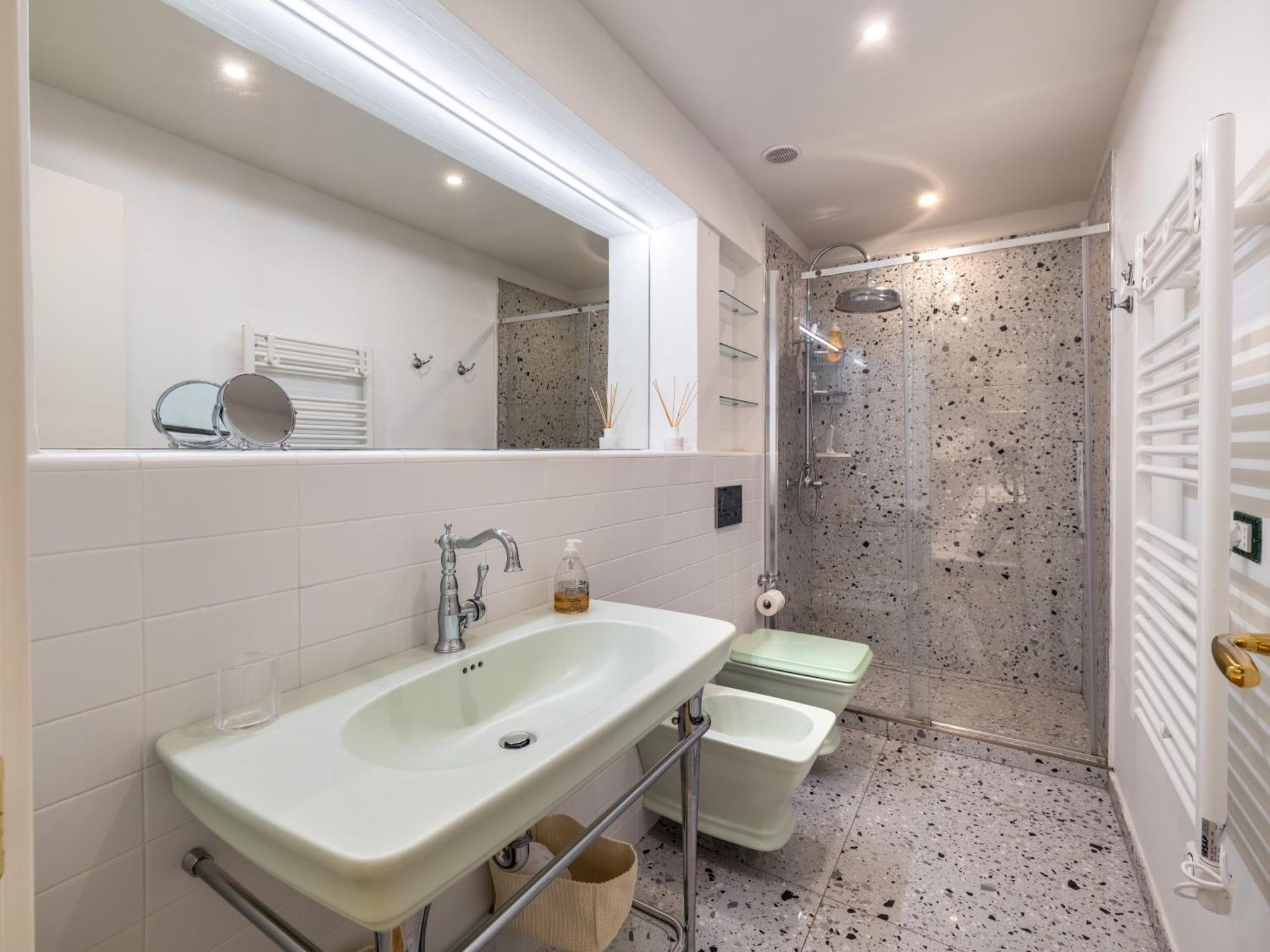 New Quiet Flat - Santa Croce View - Servizi * Florence