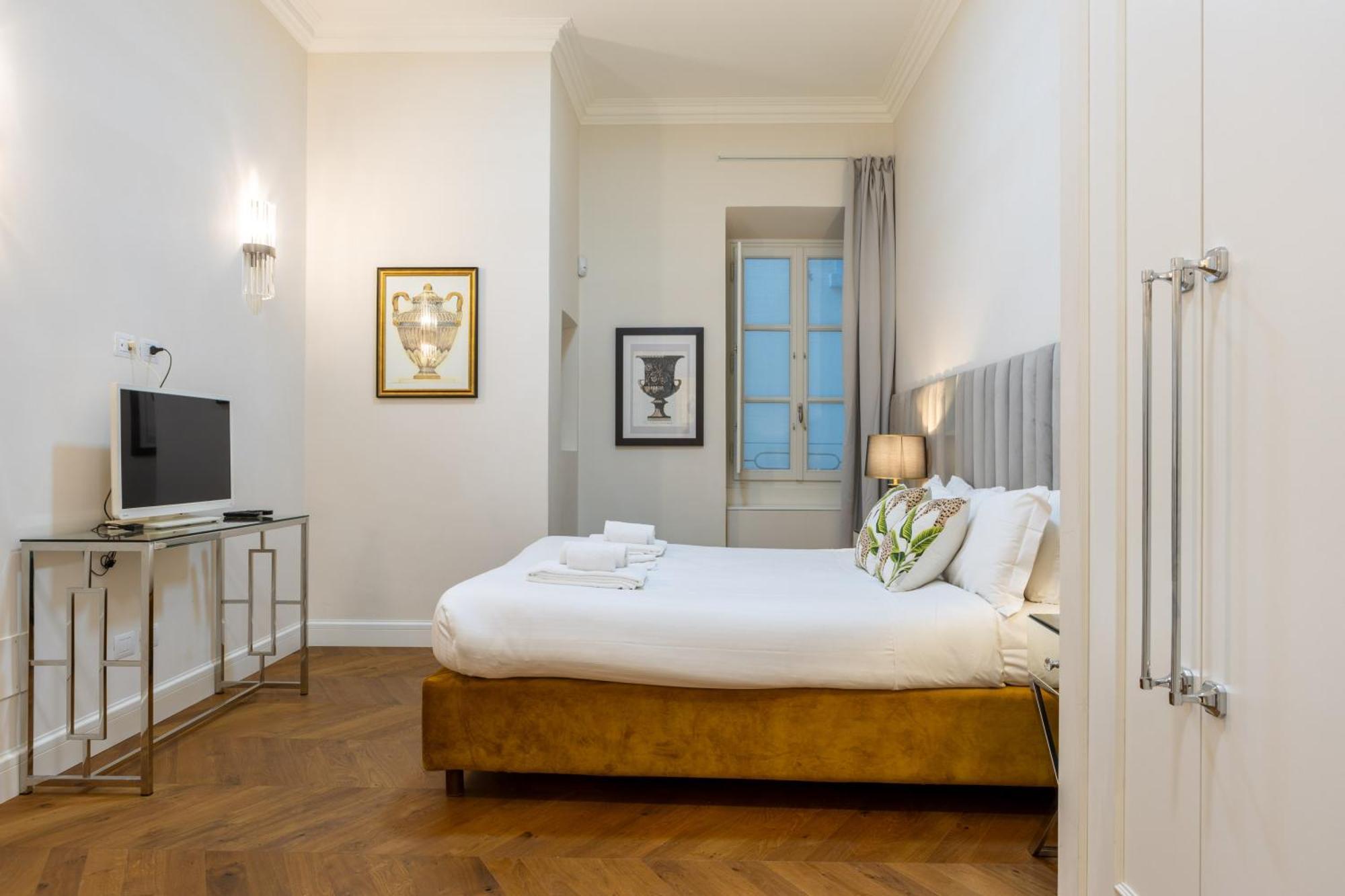 Calzaiuoli Private House Silver * Florence