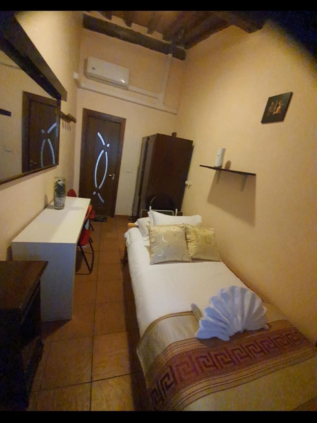 Apartment Very Central-100mt From Train Station
