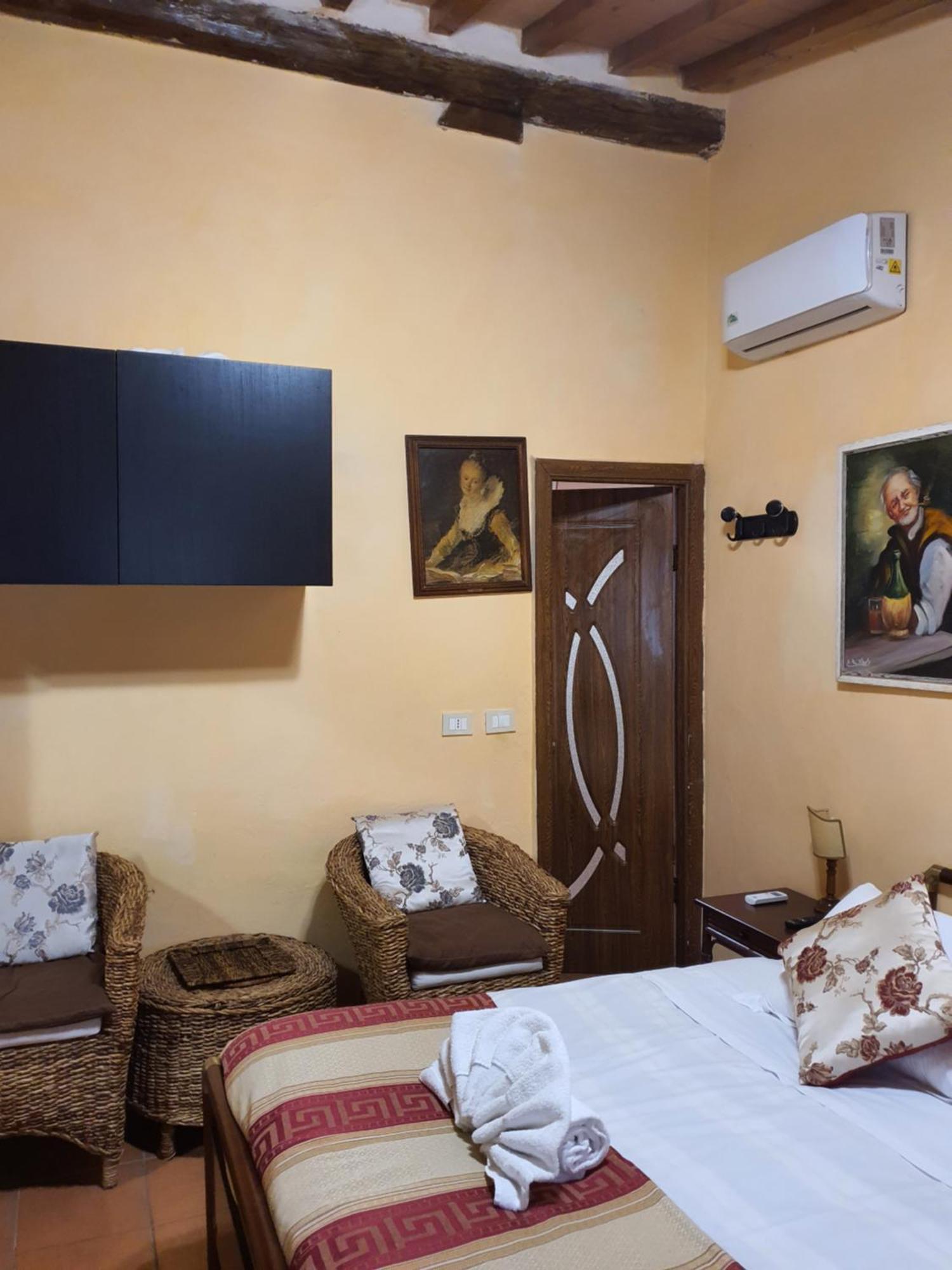 Very Central-100mt From Train Station Apartment
