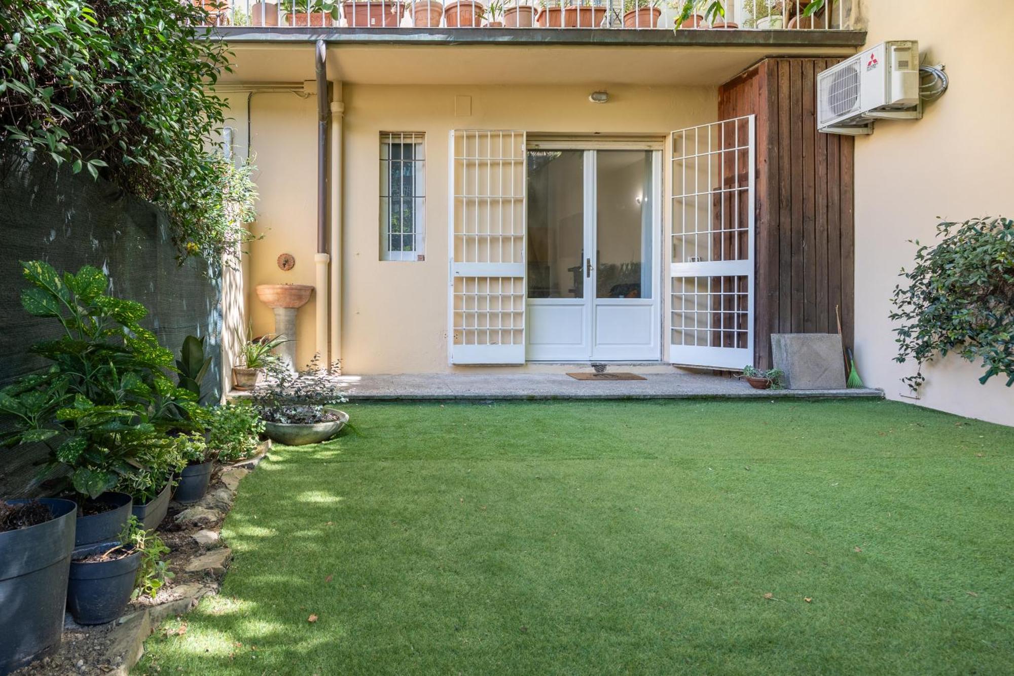 Appartement Intero Con Giardino *