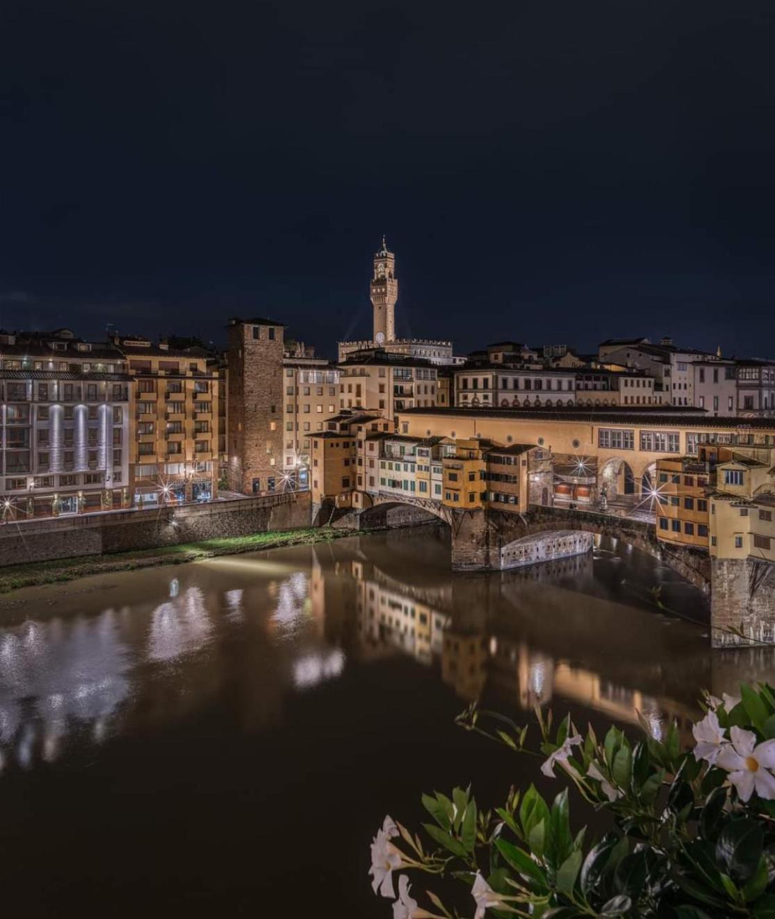 Ponte Vecchio View Luxury Apartment *