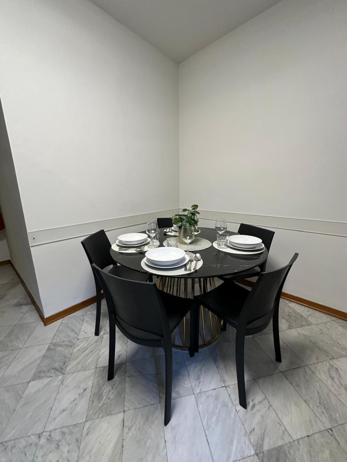 Appartement Elegant In A Historic Building, Just A Few Steps From The Duomo *