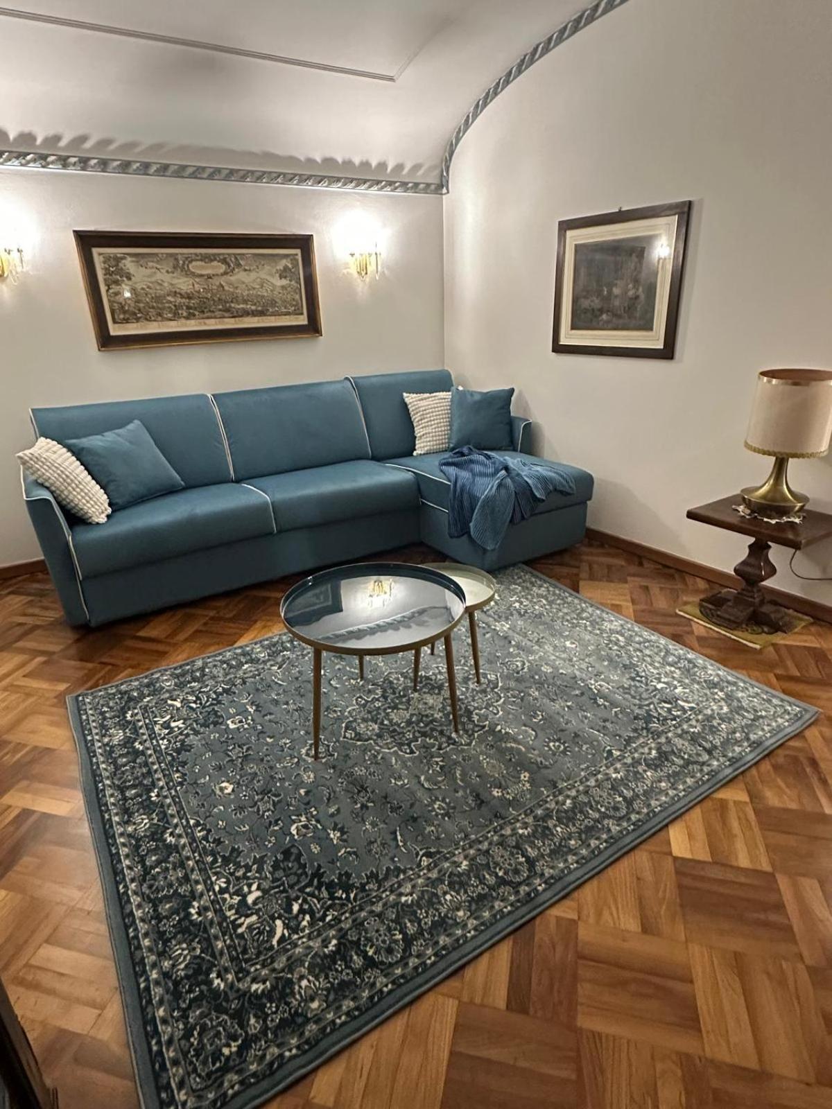 Appartement Elegant In A Historic Building, Just A Few Steps From The Duomo