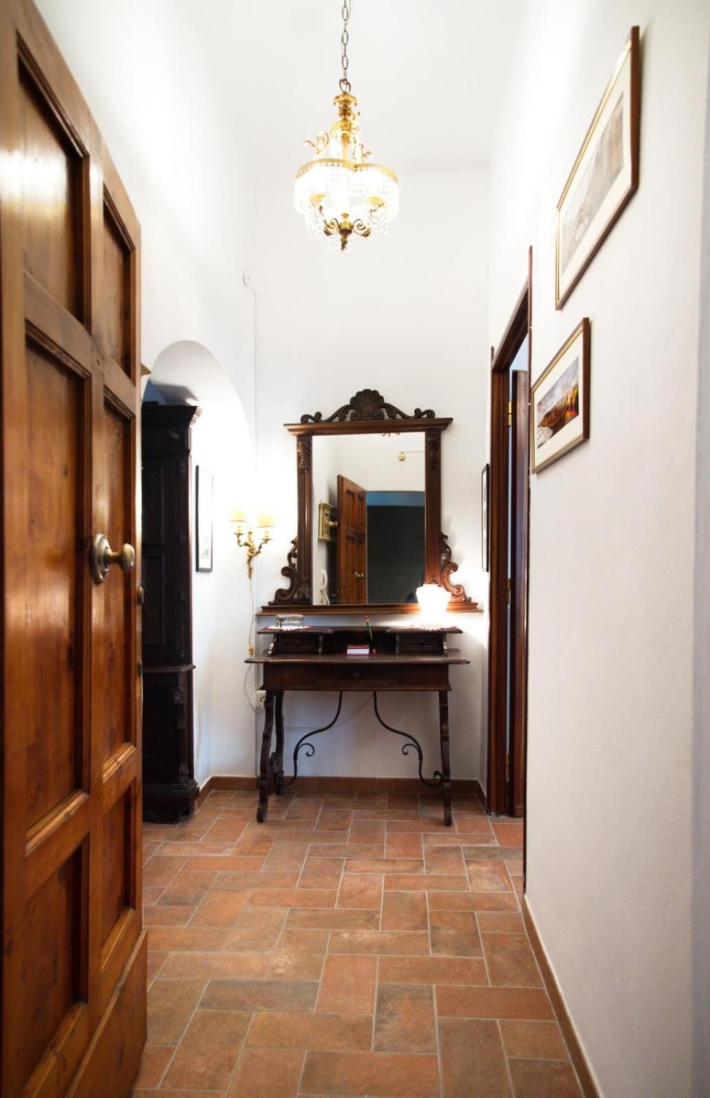 Appartement Elegant 300m From Old Town Center