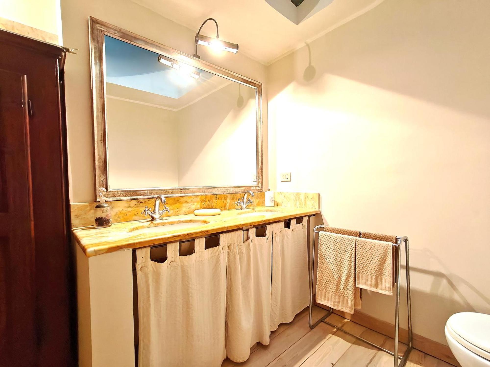 Mazzini Charming Getaway With Courtyard Appartement