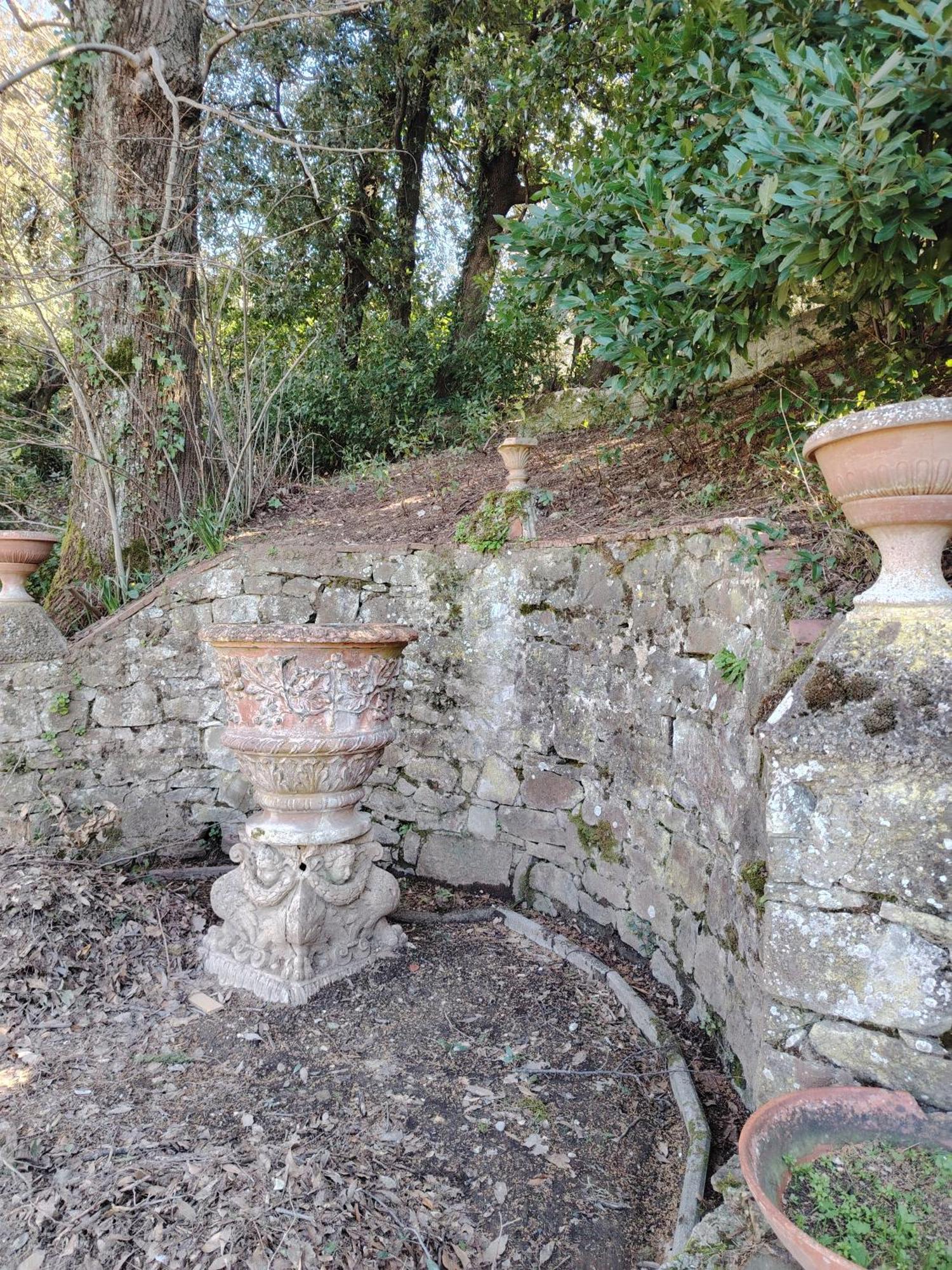 Turisti Nella Natura In Citta D'arte Campeggio