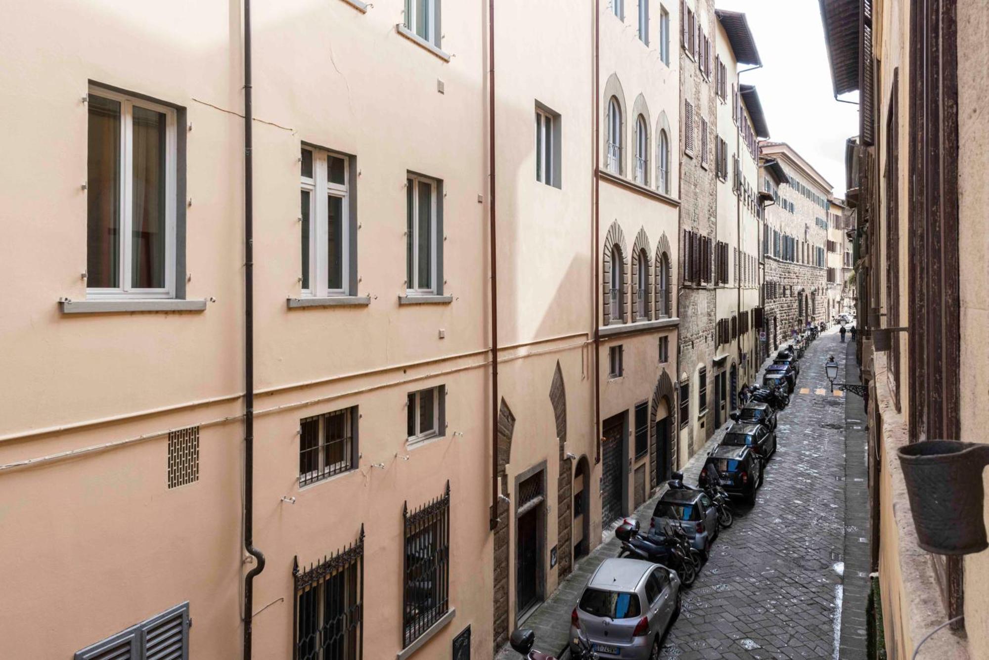 Palazzo Bardi N 1 Florence