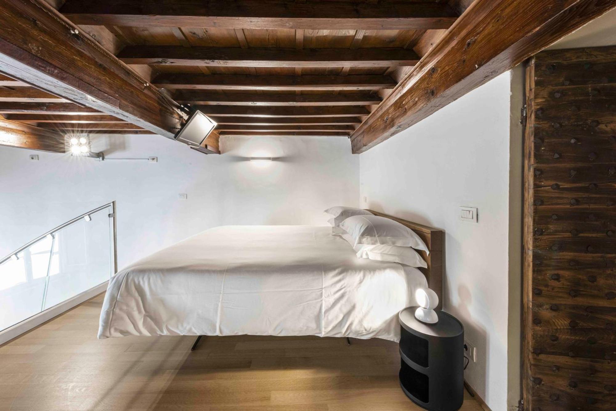Palazzo Bardi N 1 Florence