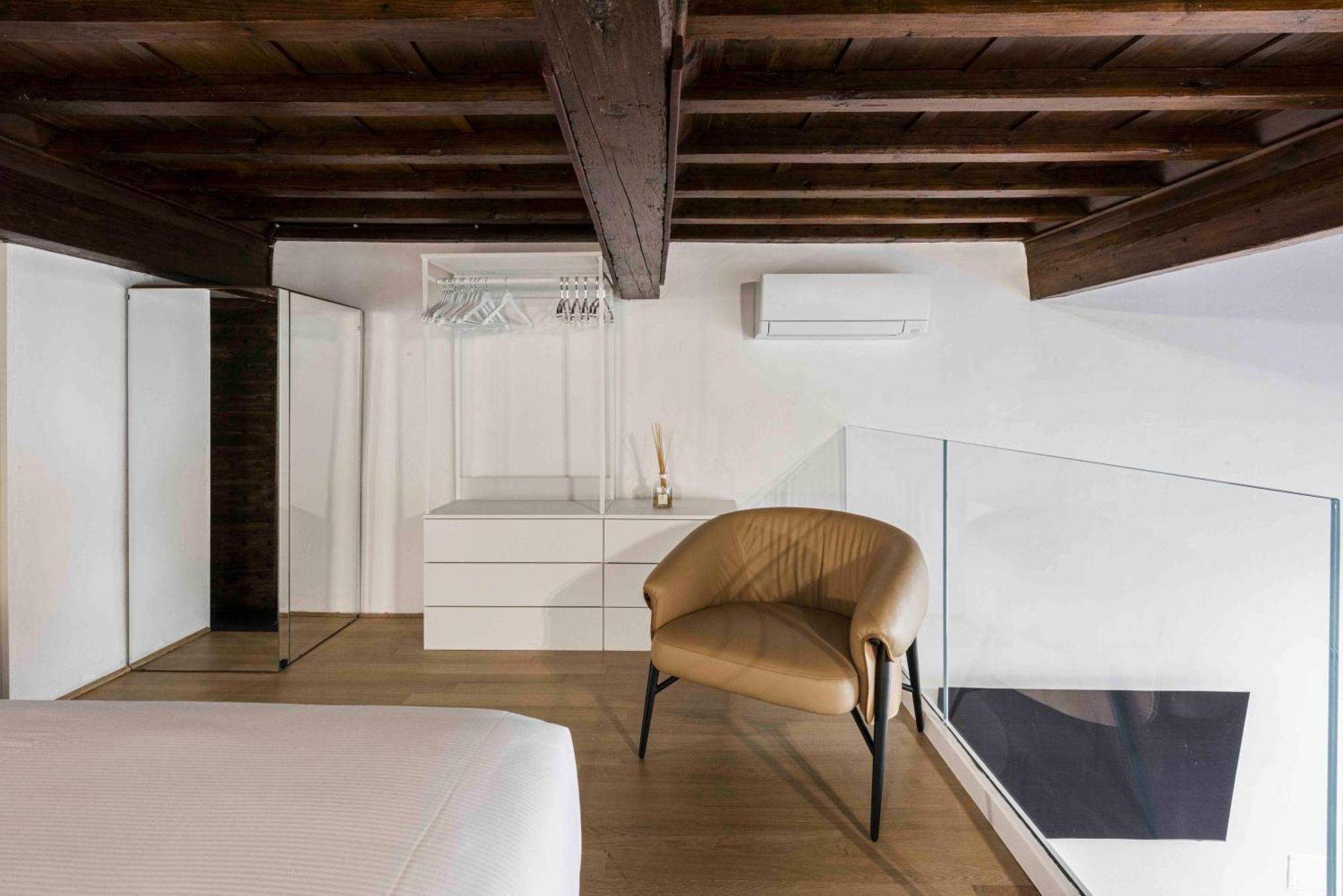 Palazzo Bardi N 1 * Florence