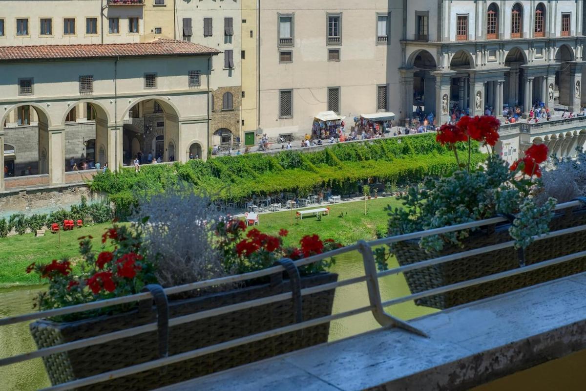 Wonderful Terrace Over Ponte Vecchio With Elevator Appartement Florence