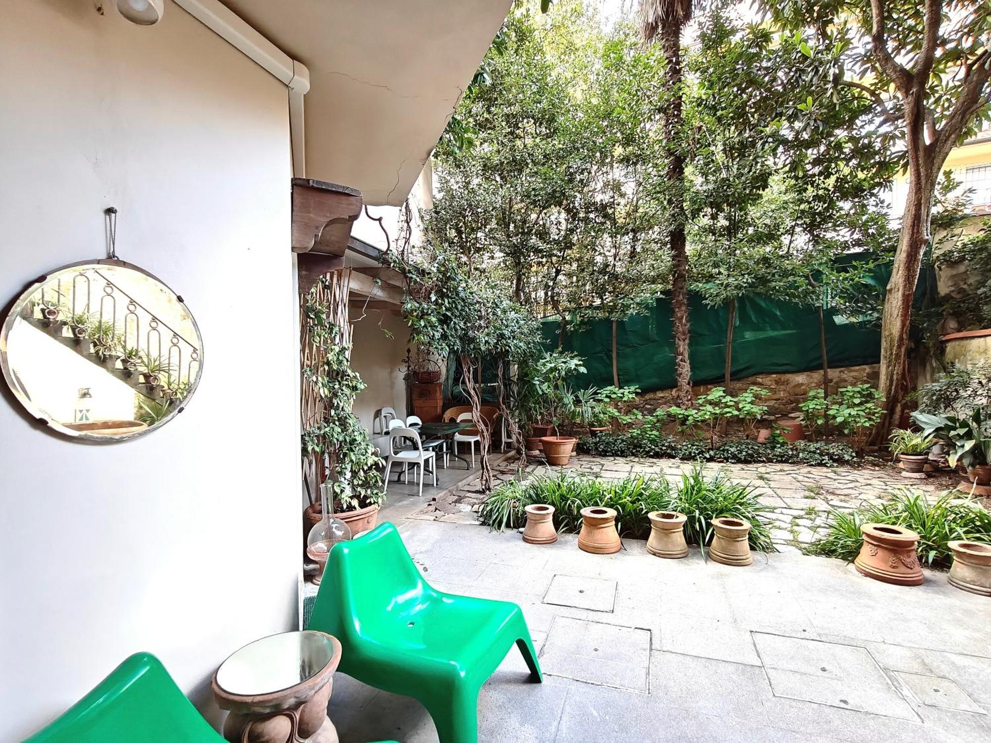 Mazzini Charming Getaway With Courtyard Appartement