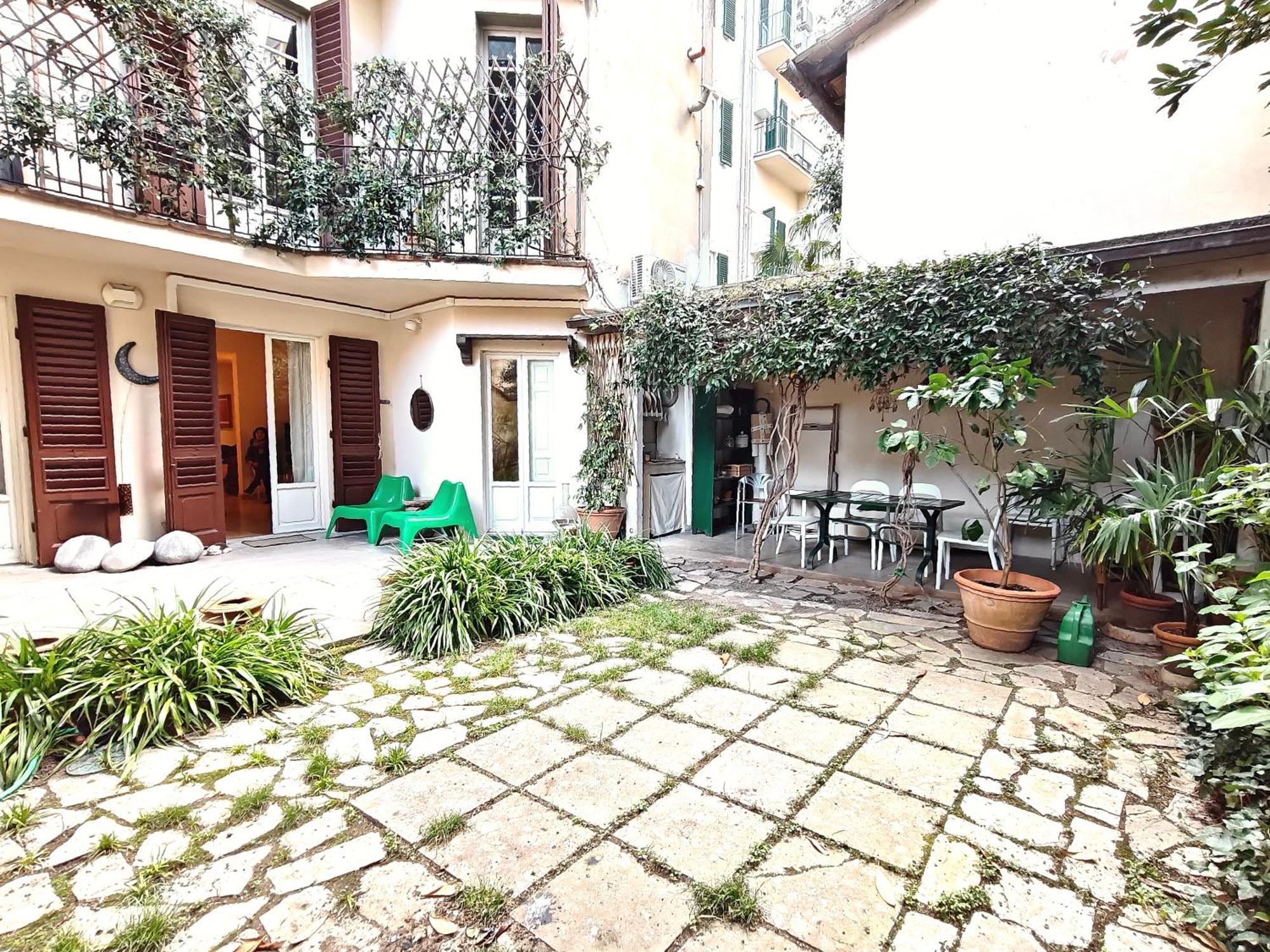 Mazzini Charming Getaway With Courtyard Appartement