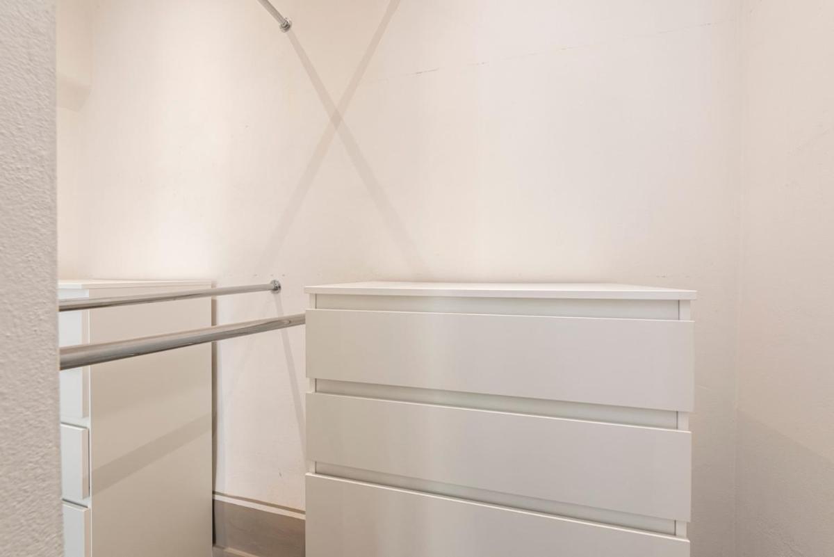 750 Eur - Unique Design 4 Bed Apartment *