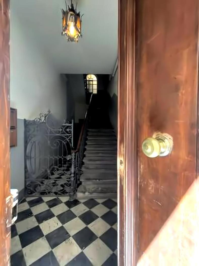 750 Eur - Unique Design 4 Bed Apartment Appartement *