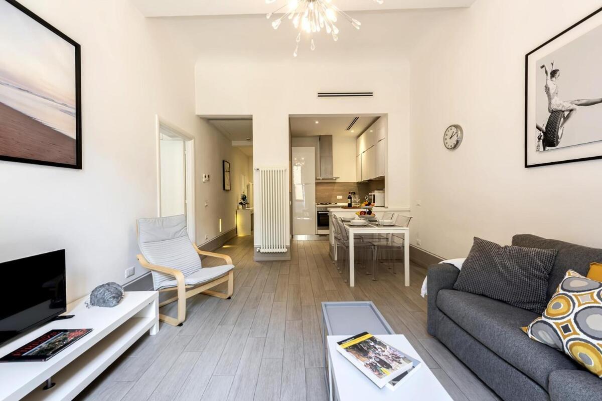 750 Eur - Unique Design 4 Bed Apartment *