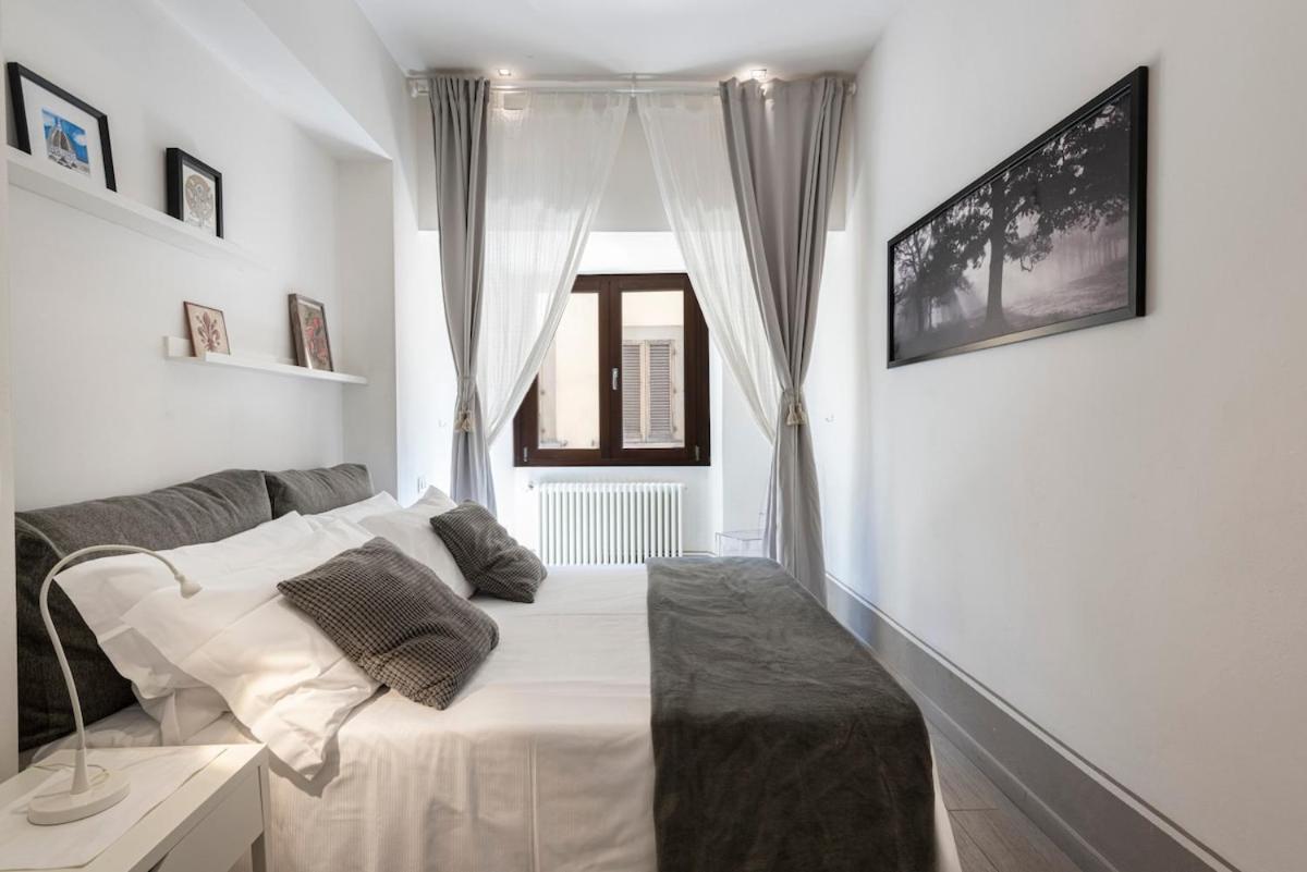 750 Eur - Unique Design 4 Bed Apartment Florence