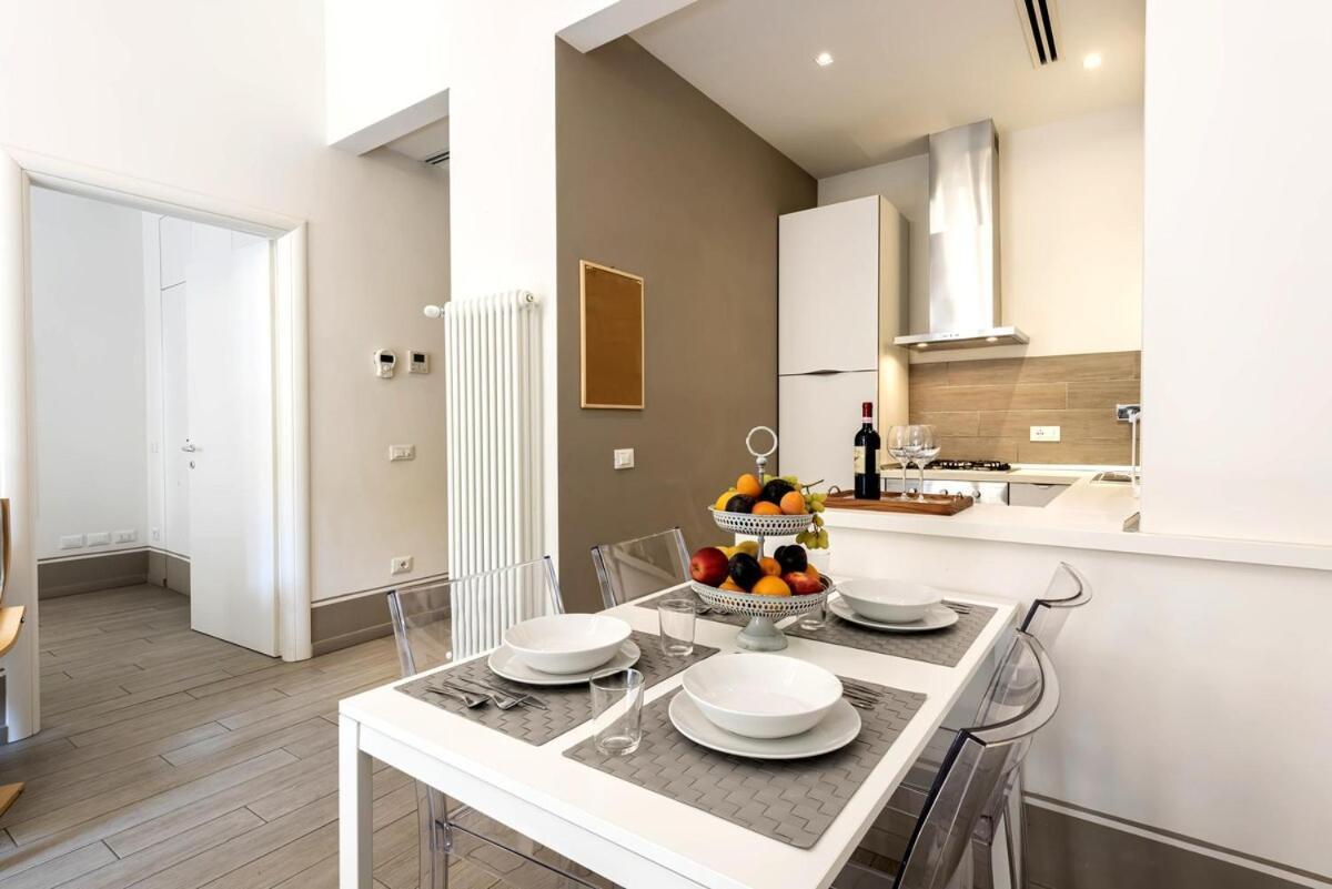 Appartement 750 Eur - Unique Design 4 Bed Apartment Florence