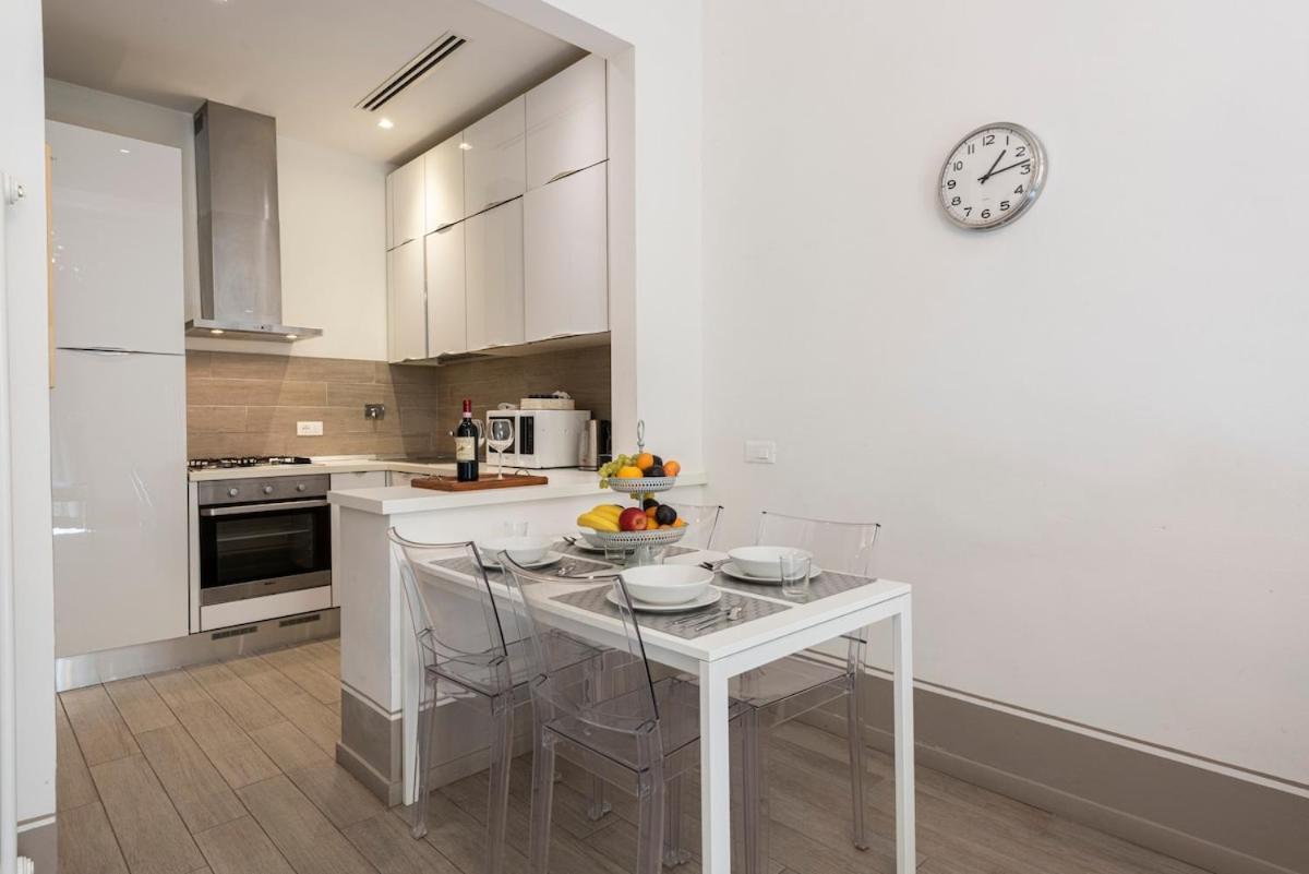750 Eur - Unique Design 4 Bed Apartment *