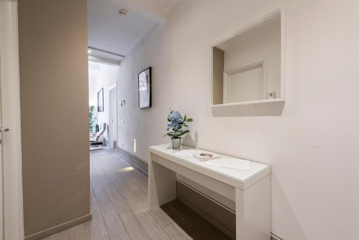 Appartement 750 Eur - Unique Design 4 Bed Apartment Florence