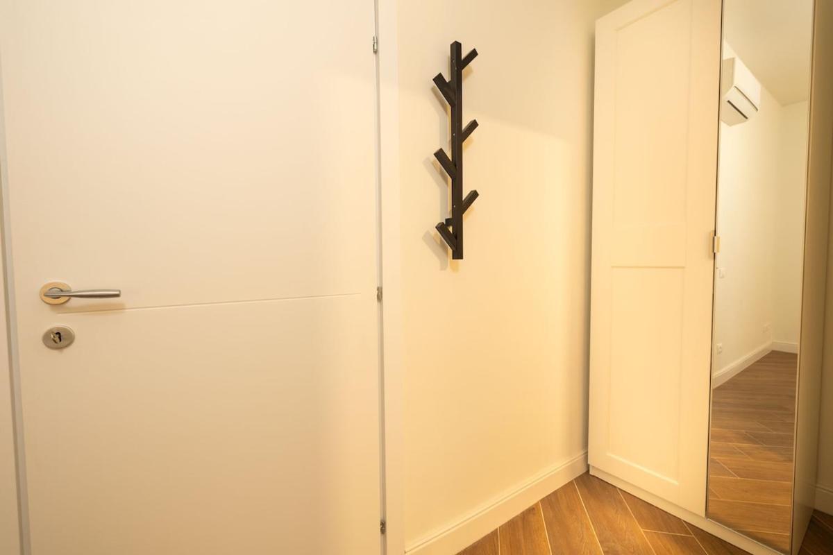 Appartement Modern Two-room Near Station And Airport
