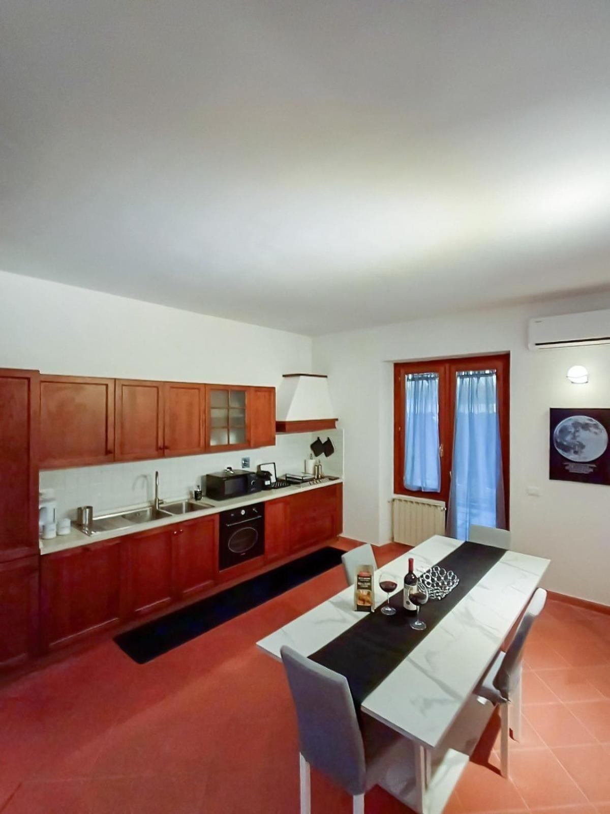 Appartement Comodo Con 2 Giardini E Vasca Idromassaggio Florence