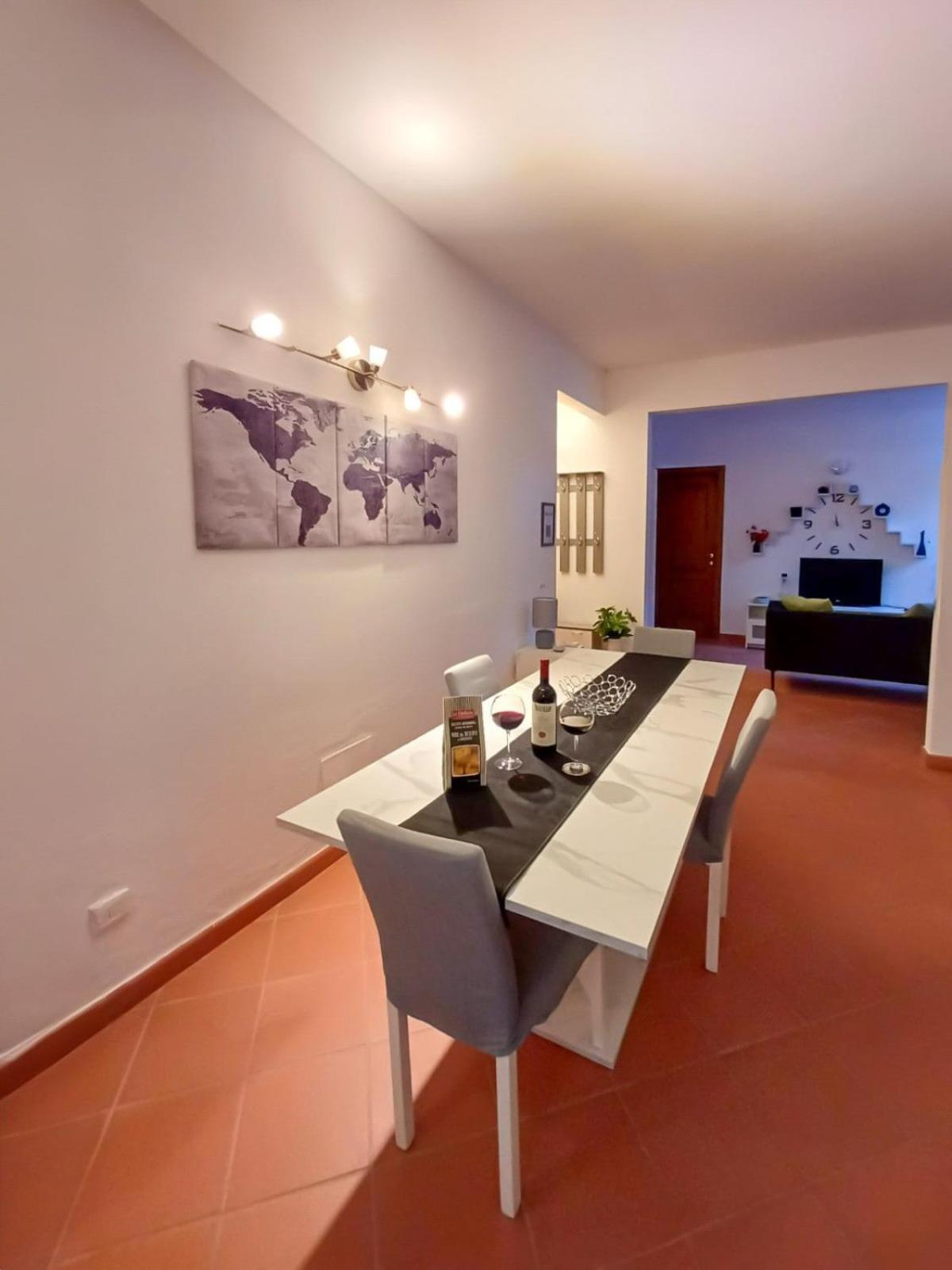 Appartement Comodo Con 2 Giardini E Vasca Idromassaggio Florence