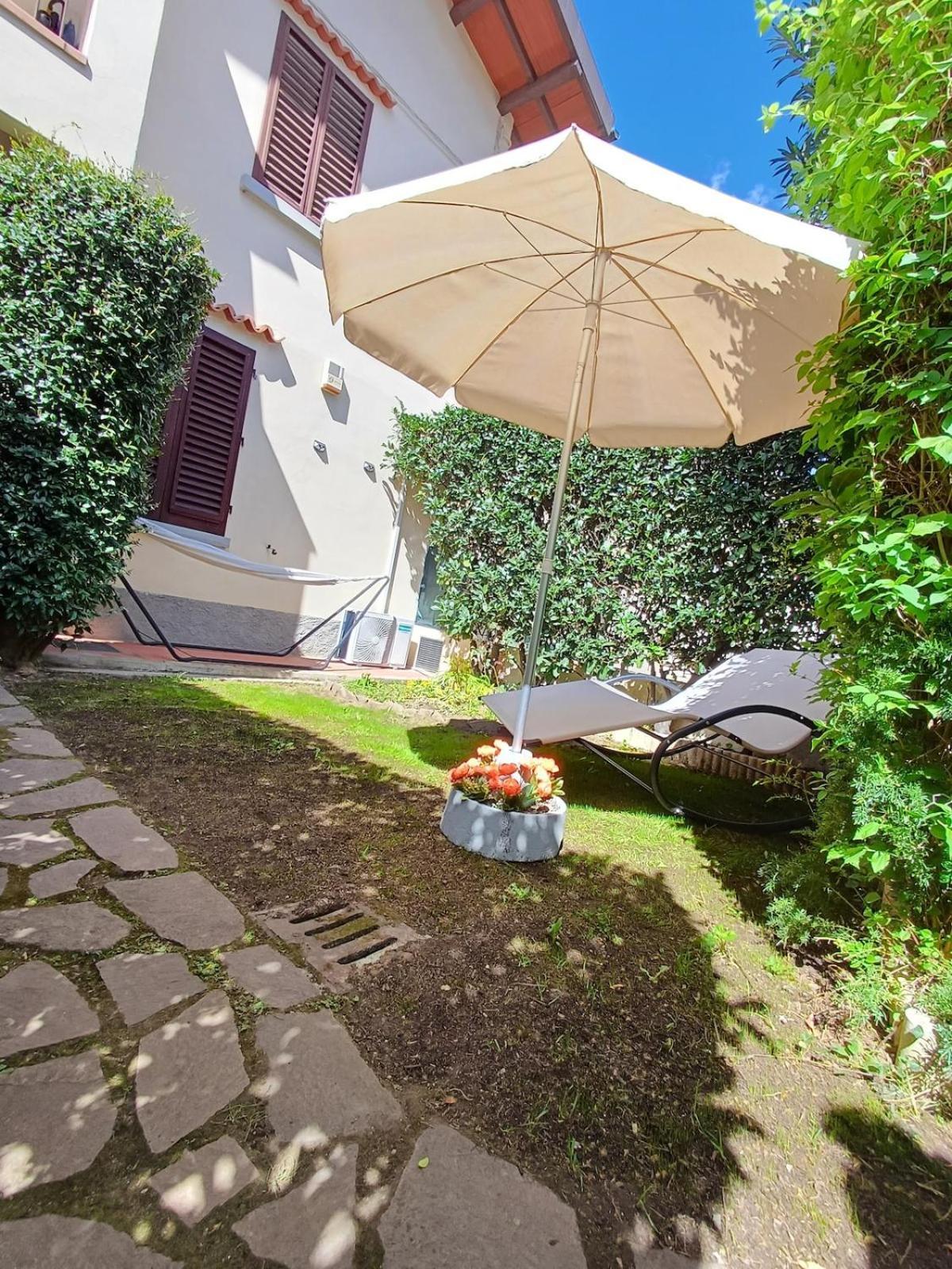 Appartement Comodo Con 2 Giardini E Vasca Idromassaggio