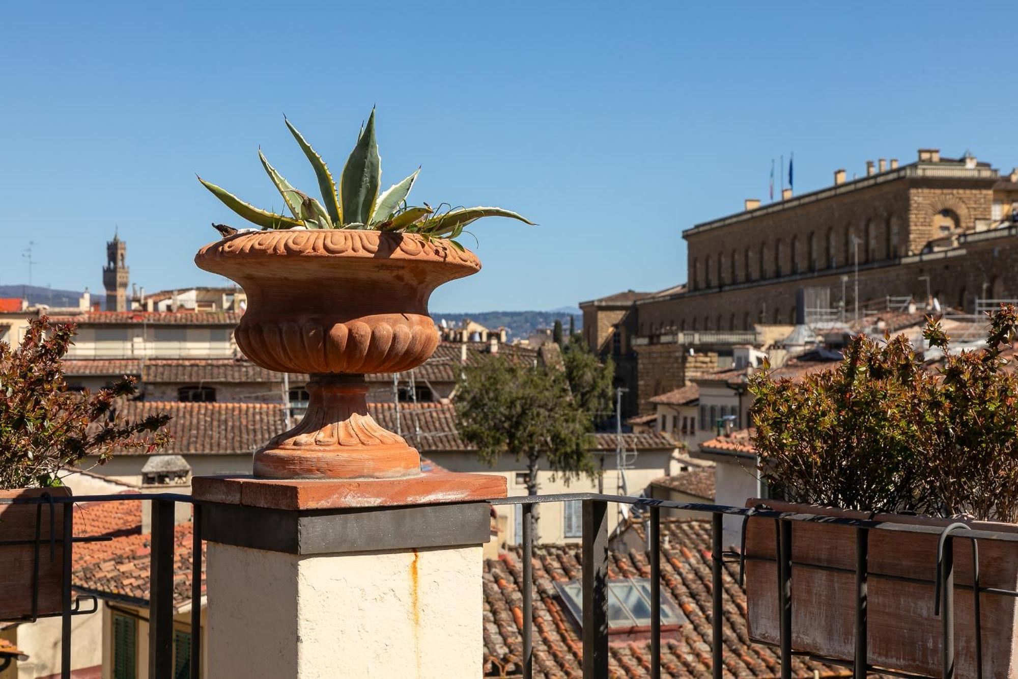 Borgo Tegolaio Terrace Apartment Florence
