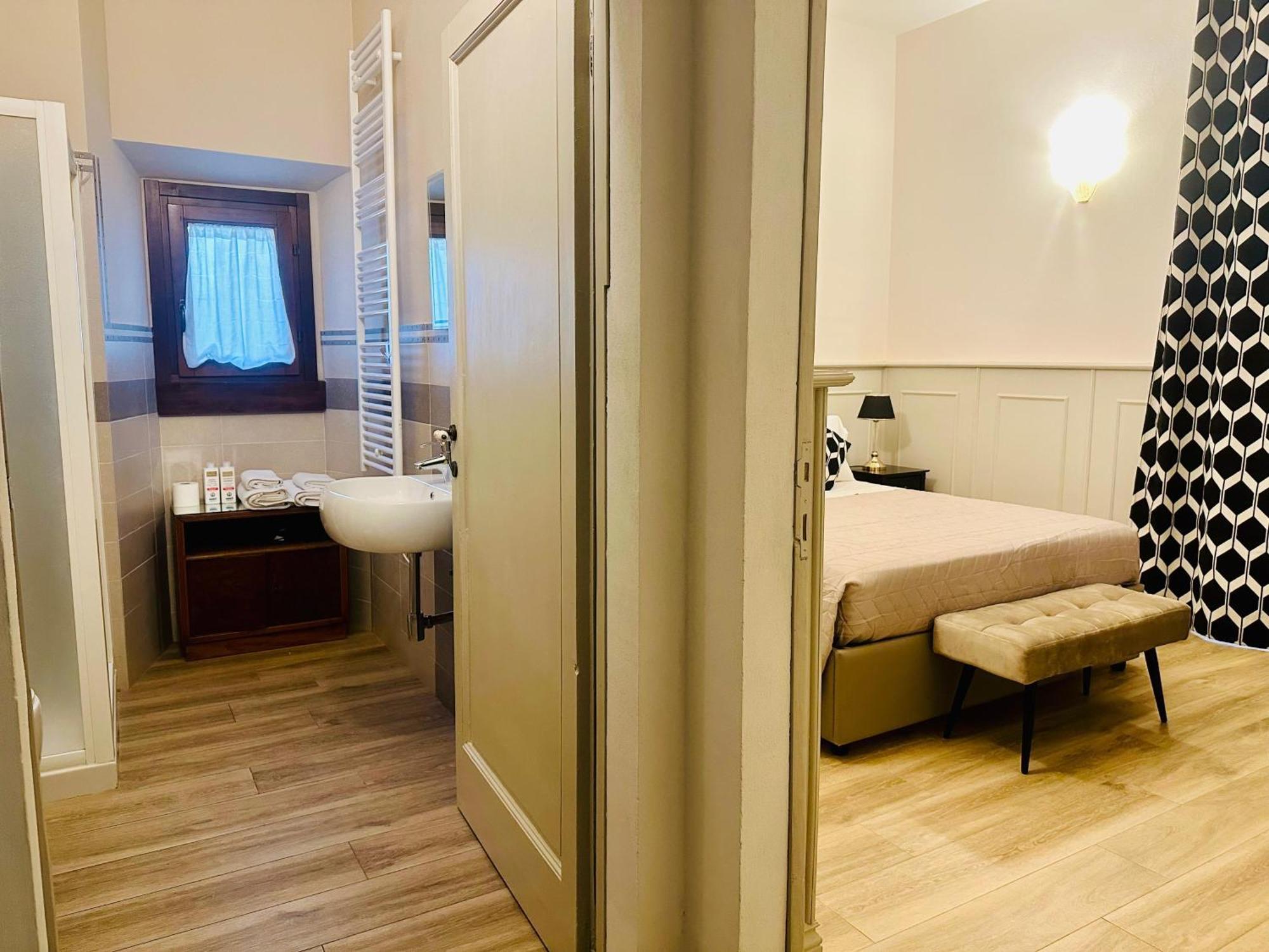 Cozy With Ensuite & Outdoor Space Guest house *