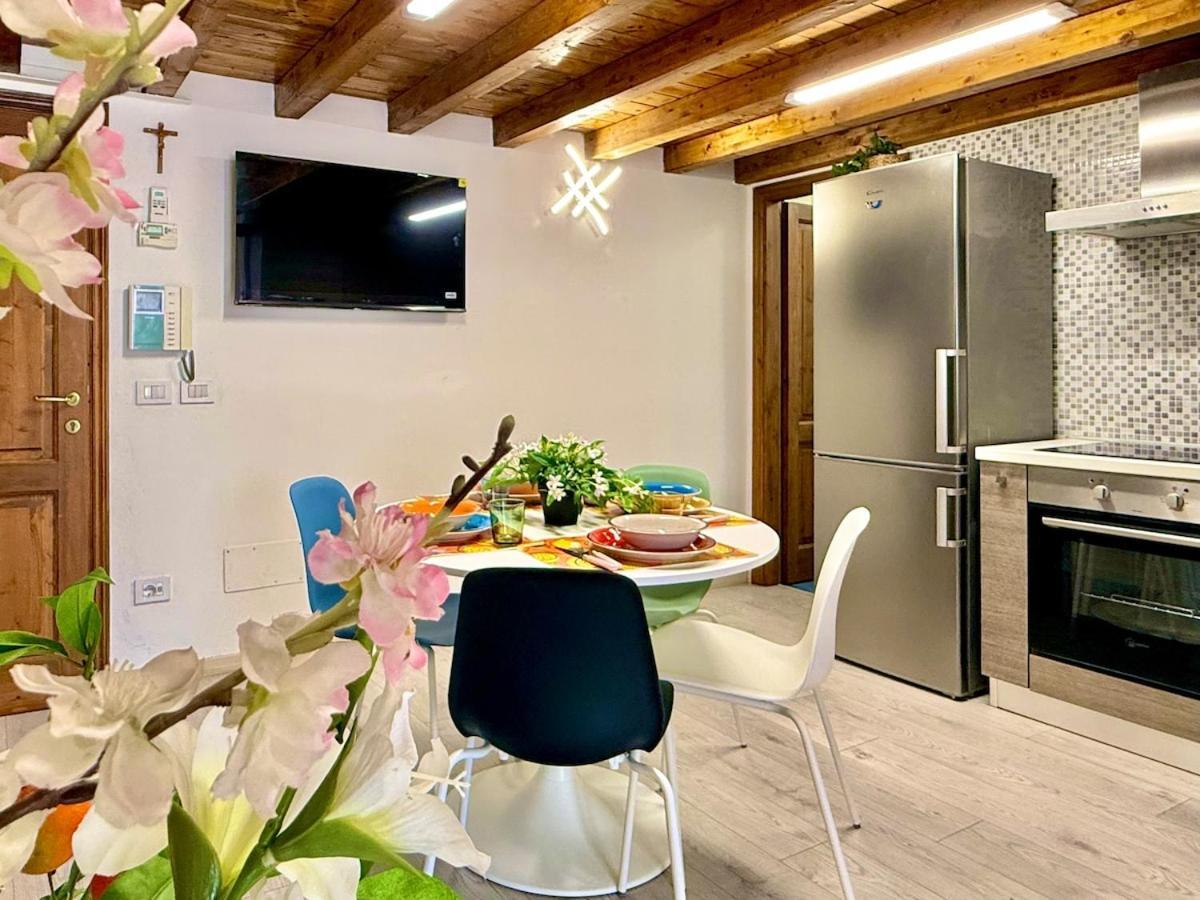 Casa Ugo Topazio 101 In The Historic Center Appartement
