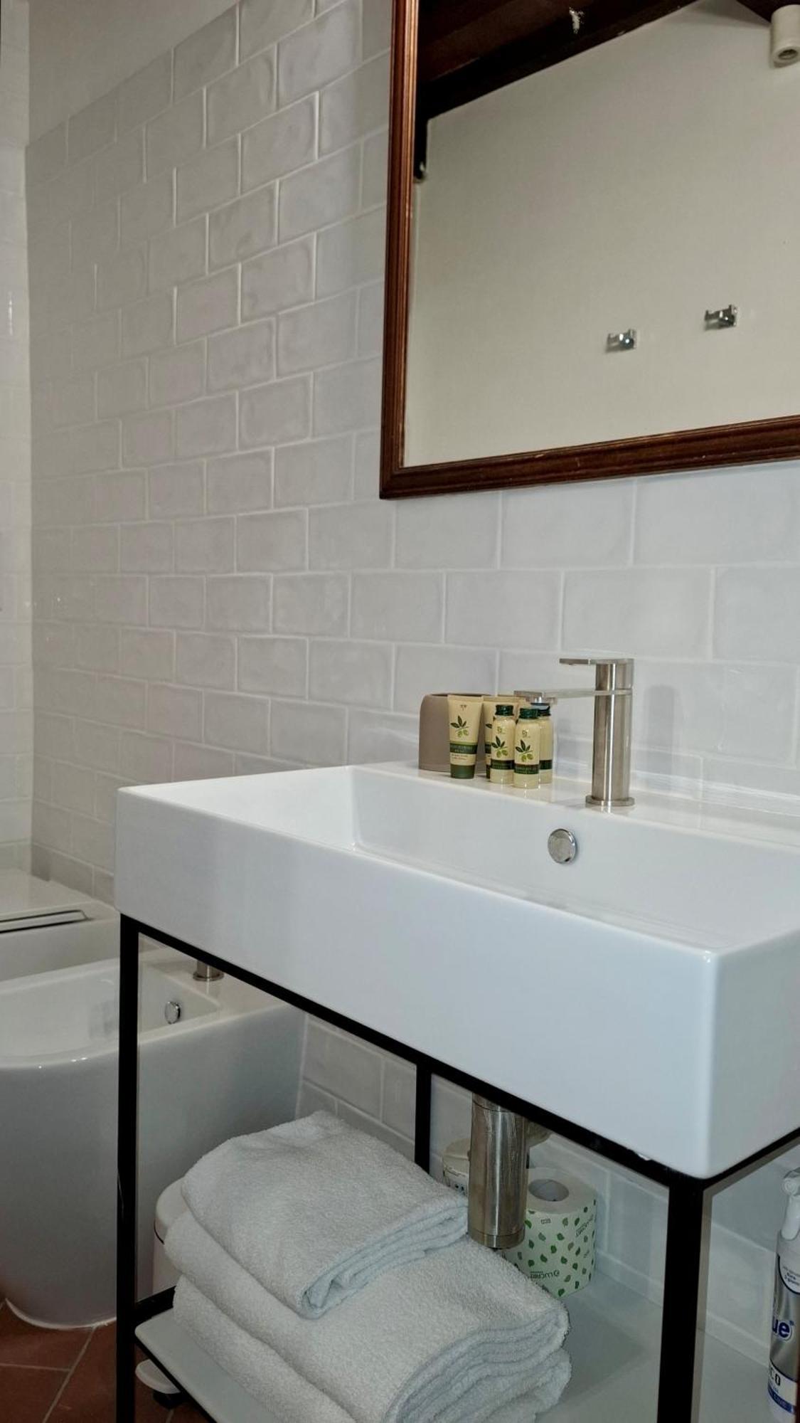 Apartment Aurora's, Renaissance Suite, Historic Apartment, Pivot Location, Few Walks From All, Ac Bedroom *