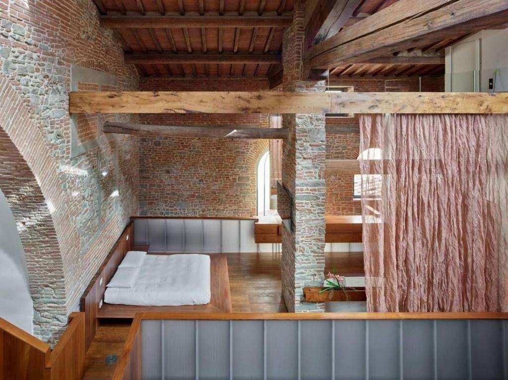 750 Eur - Unique Design 4 Bed Apartment *