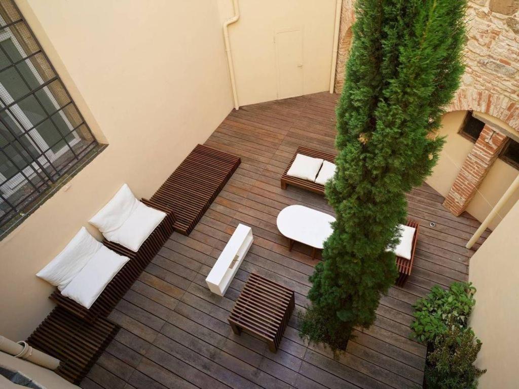750 Eur - Unique Design 4 Bed Apartment