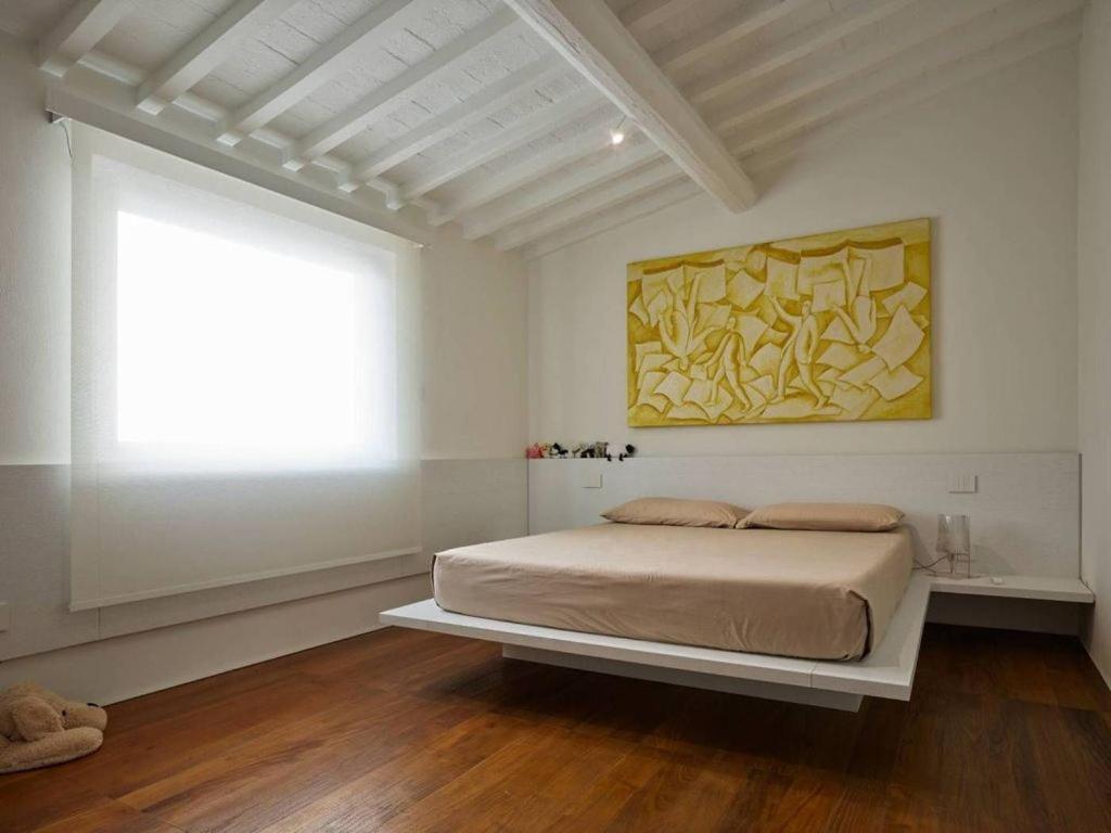Appartement 750 Eur - Unique Design 4 Bed Apartment Florence