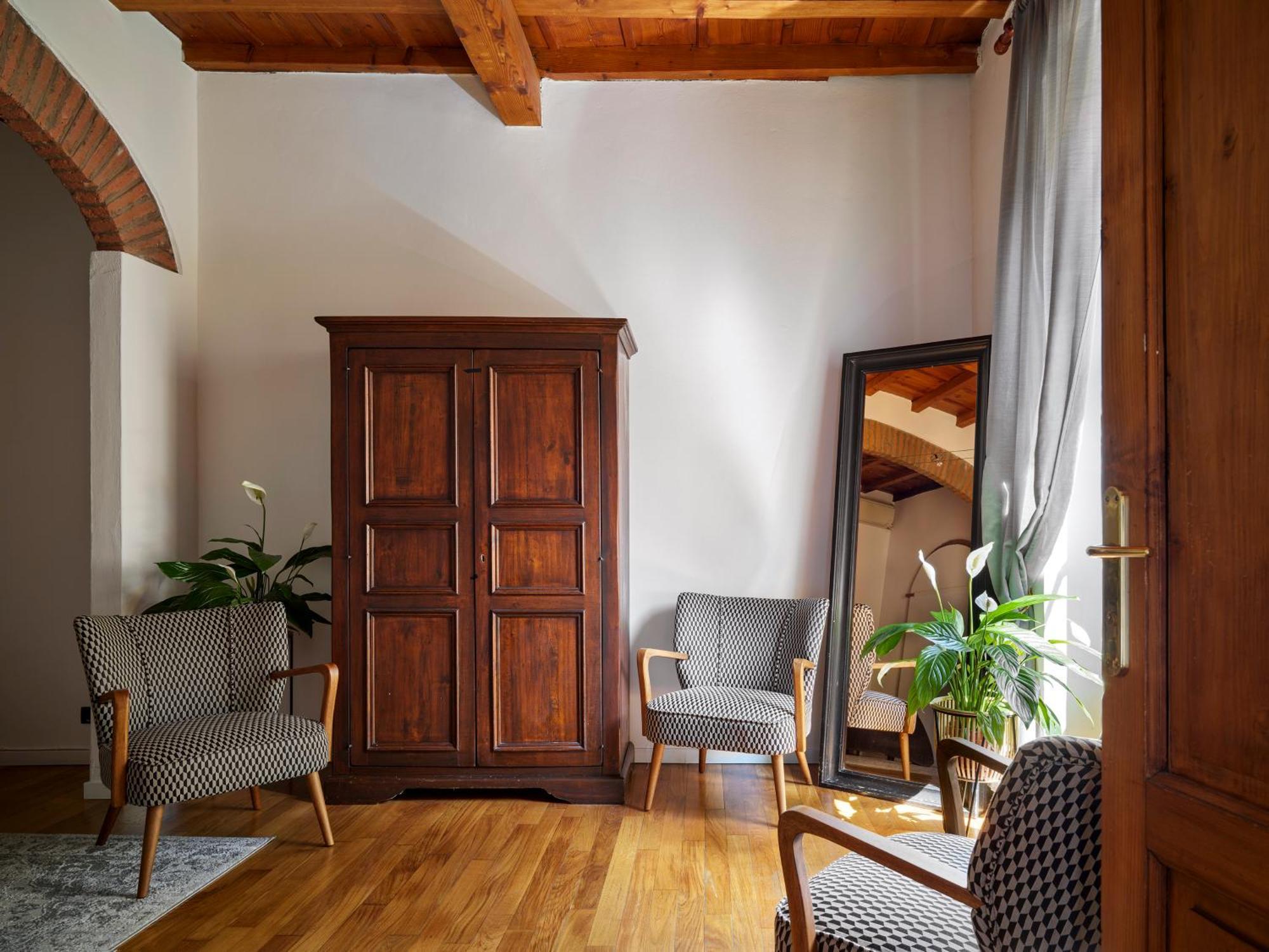 Location W/ Breathtaking Views Chic Palace Appartamento