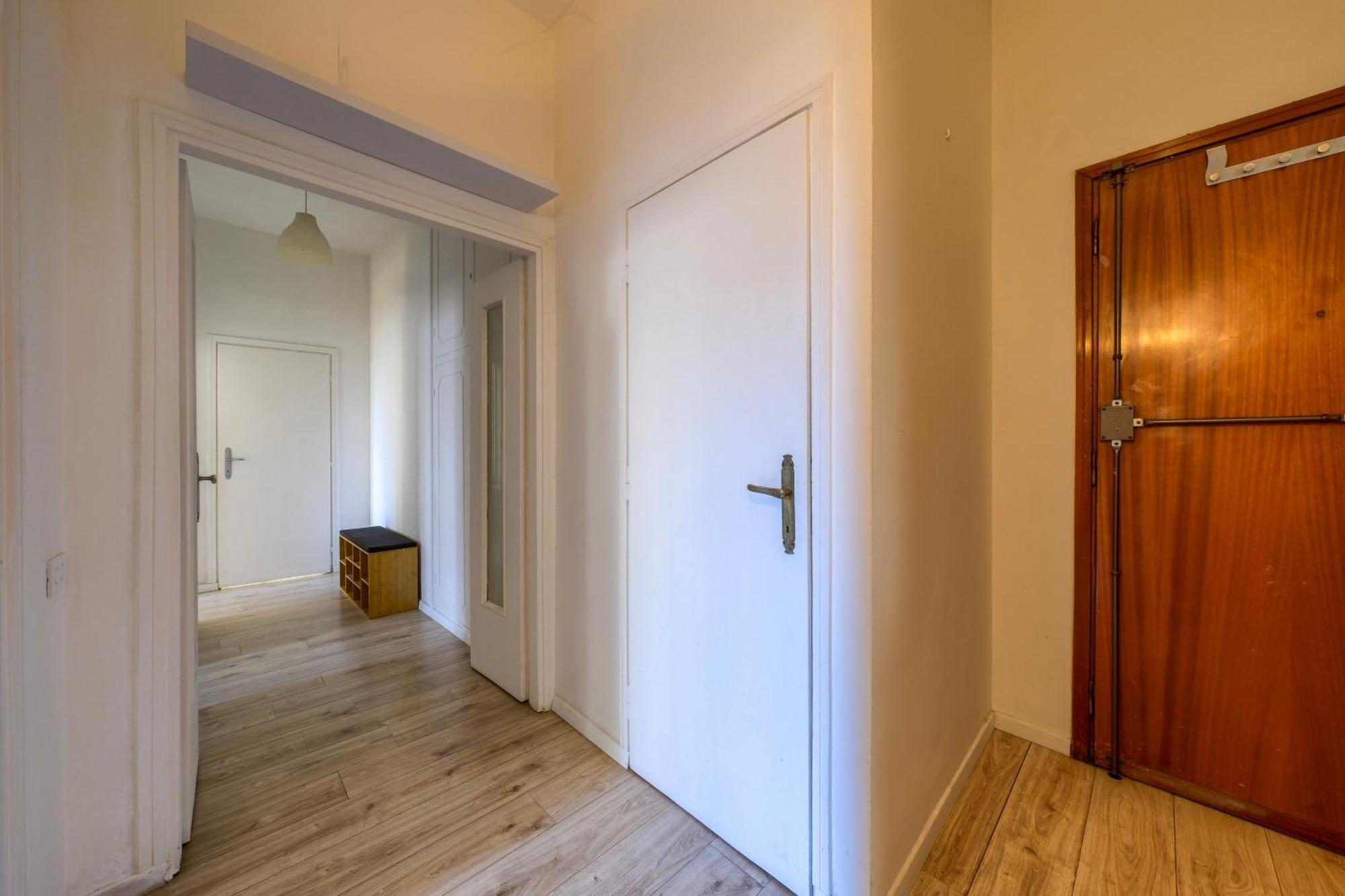Show Me 2 Bedroom Duomo & Airport Tram Apartment