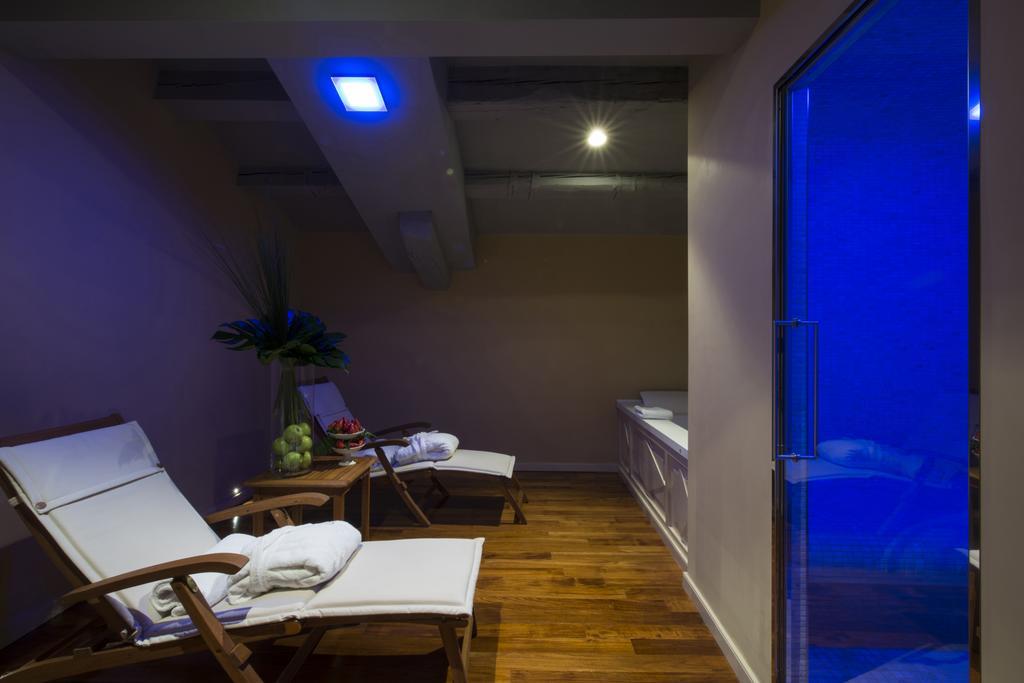 Acomodação com café da manhã  Antica Torre Tornabuoni 4*